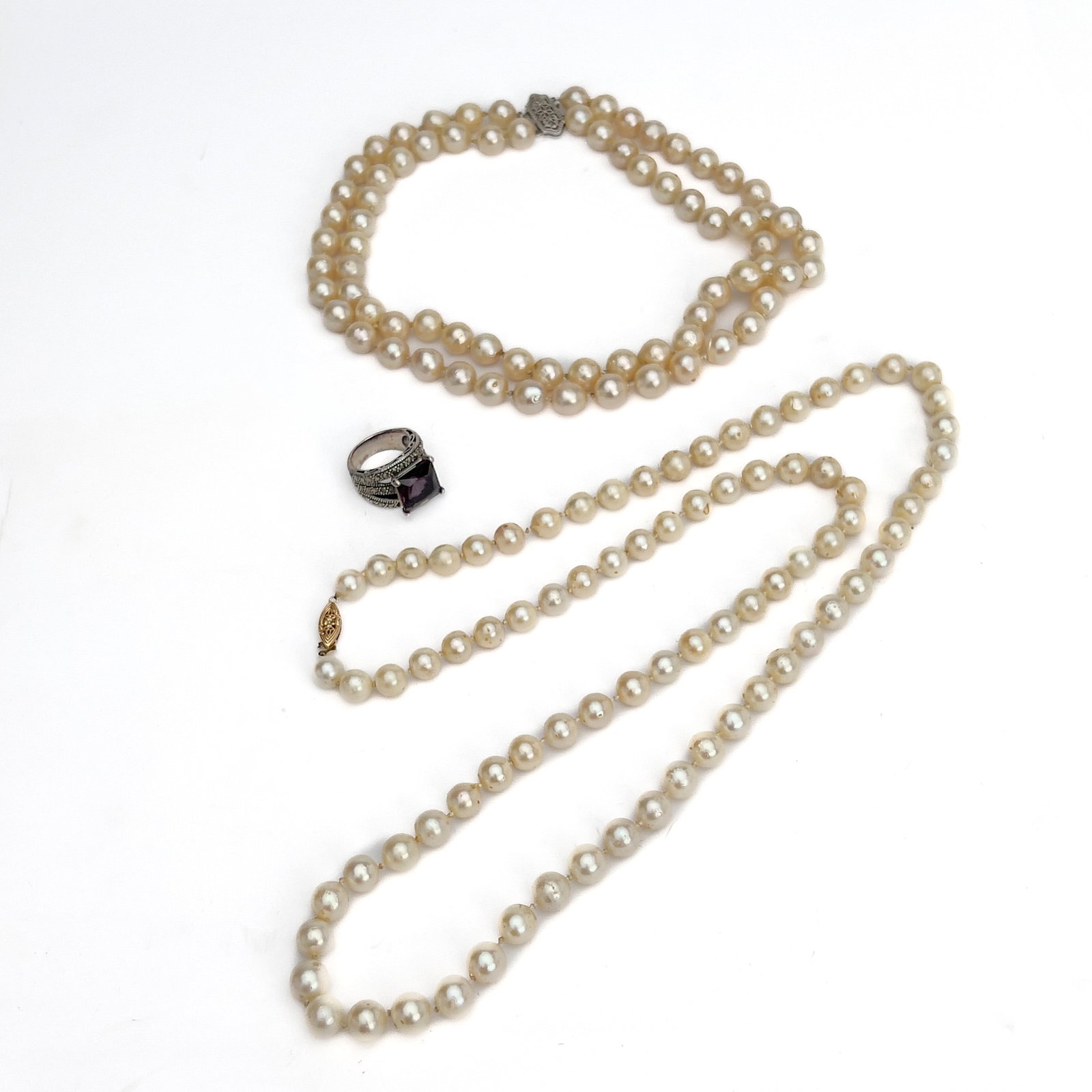 A pearl necklace group and sterling silver amethyst ring: Lot 97 A pearl necklace group and sterling silver amethyst ring single strand apporximated length: 32 inches Description: A jewelry collection containing a double-stranded necklace of approximately 70