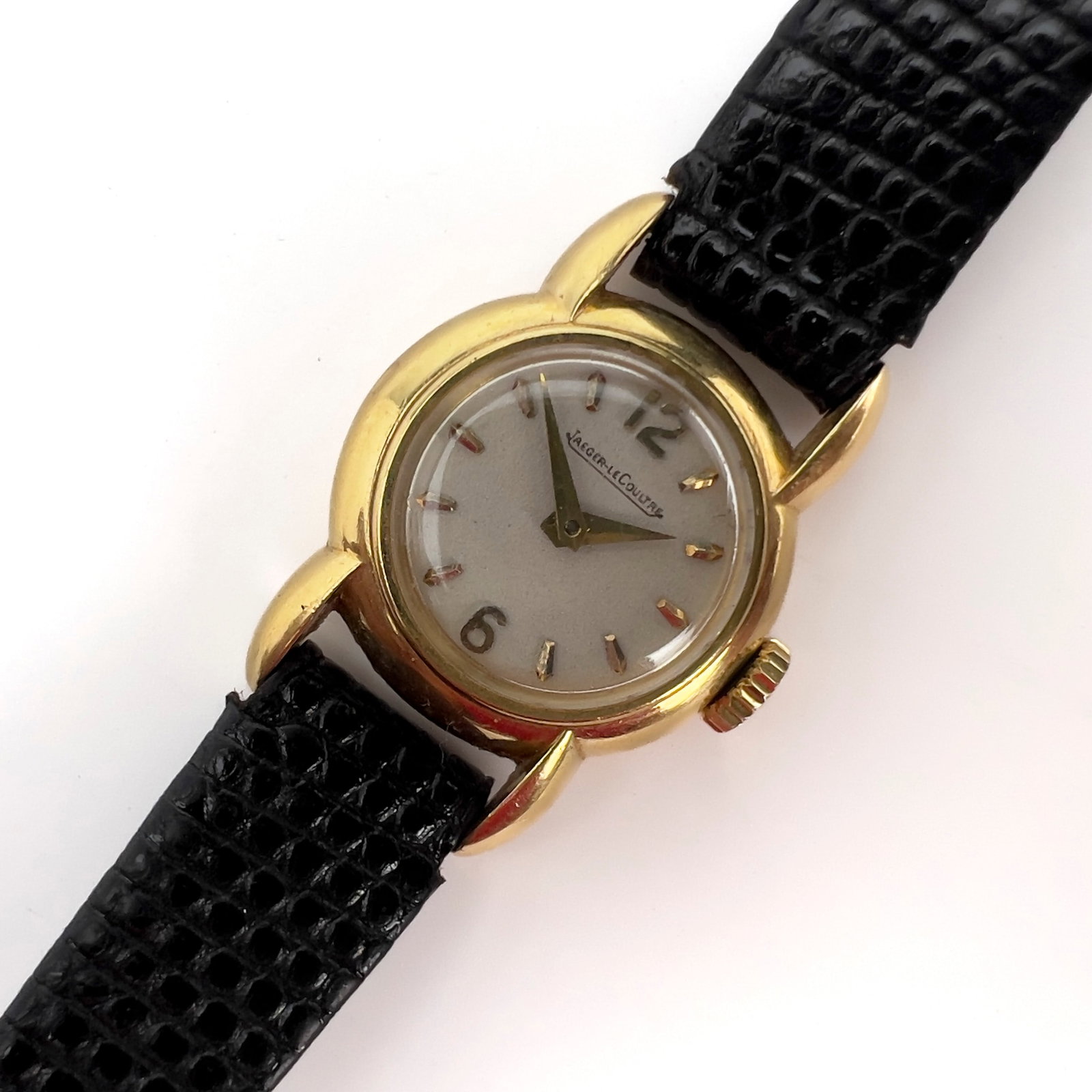 Jaeger-LeCoultre - A Vintage 18k Gold Ladies Wristwatch (1 of 3)