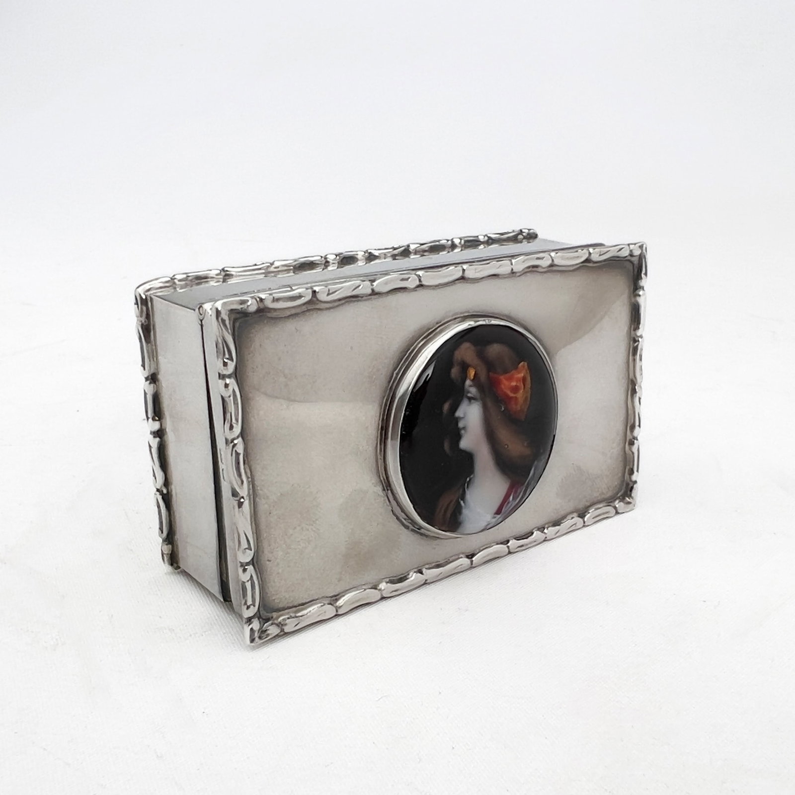 An Edwardian Enamel Pained Silver Portrait Trinket Box (1 of 4)