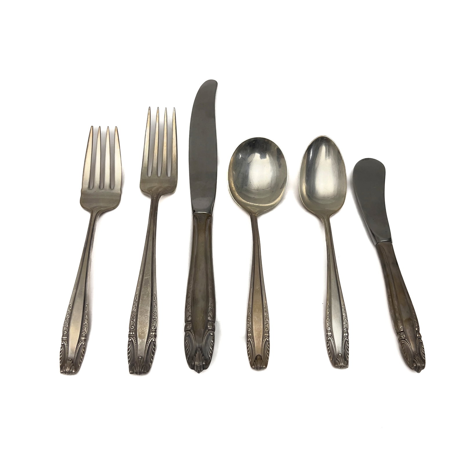 Wallace - Stradivari Silver Flatware Service: Lot 225 Wallace American manufacturer (since 1835) Stradivari Silver Flatware Service (circa 1937) Sterling silver dinner knife: 9 inches stamped Description: An assembled 41-piece sterling silver