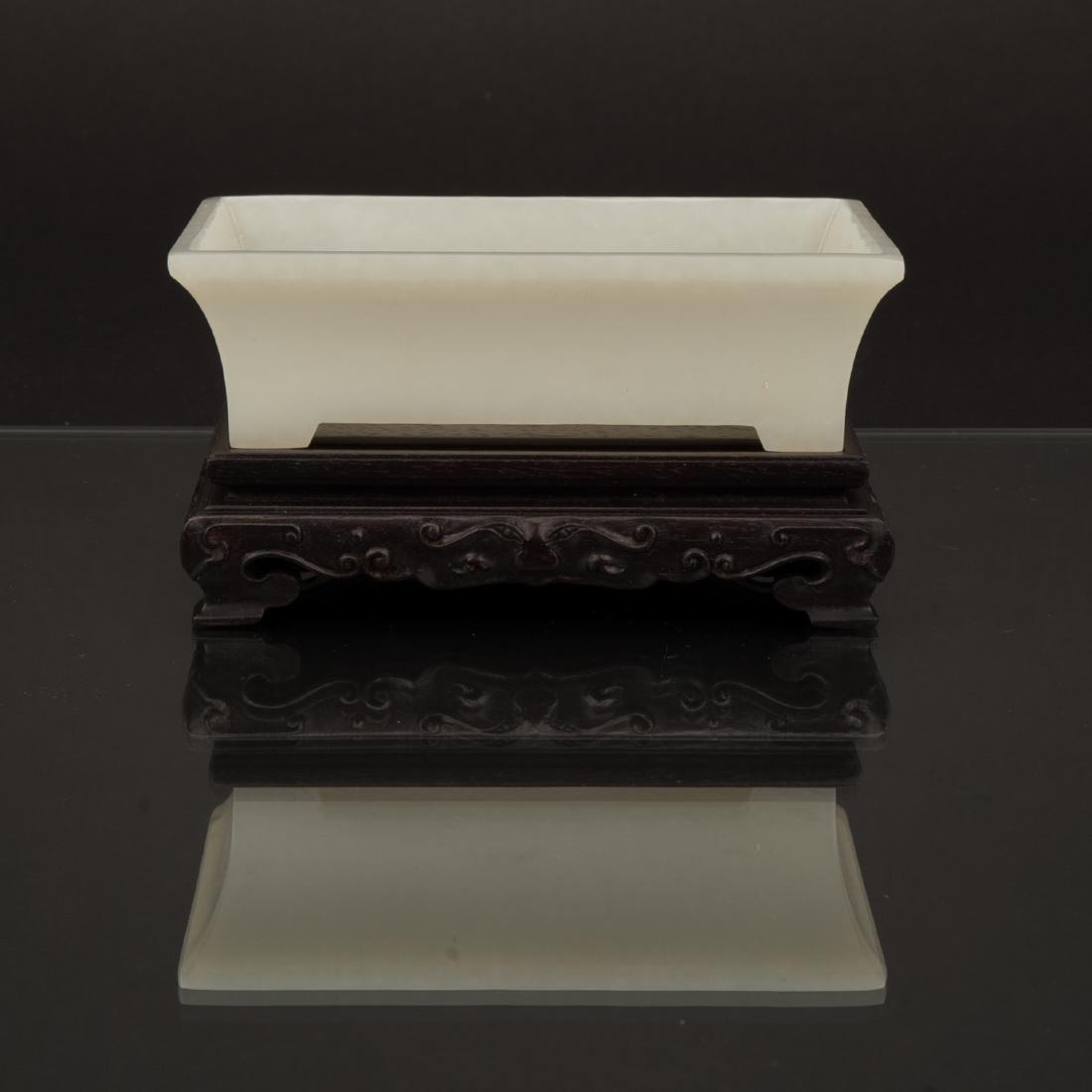 JADE BRUSH WASHER ON STAND (1 of 10)