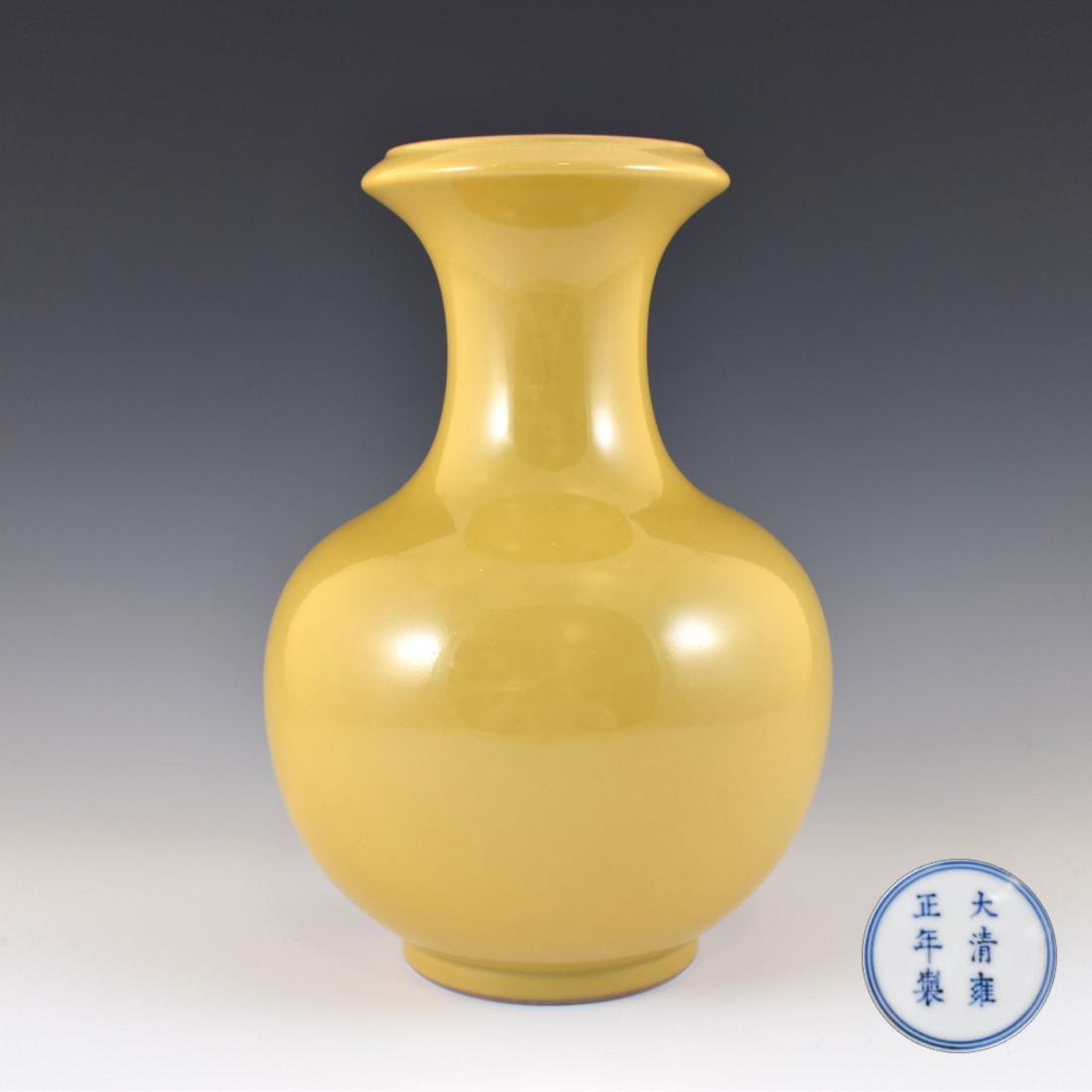 YONGZHENG FAMILLE JAUNE MONOCHROME VASE (1 of 6)