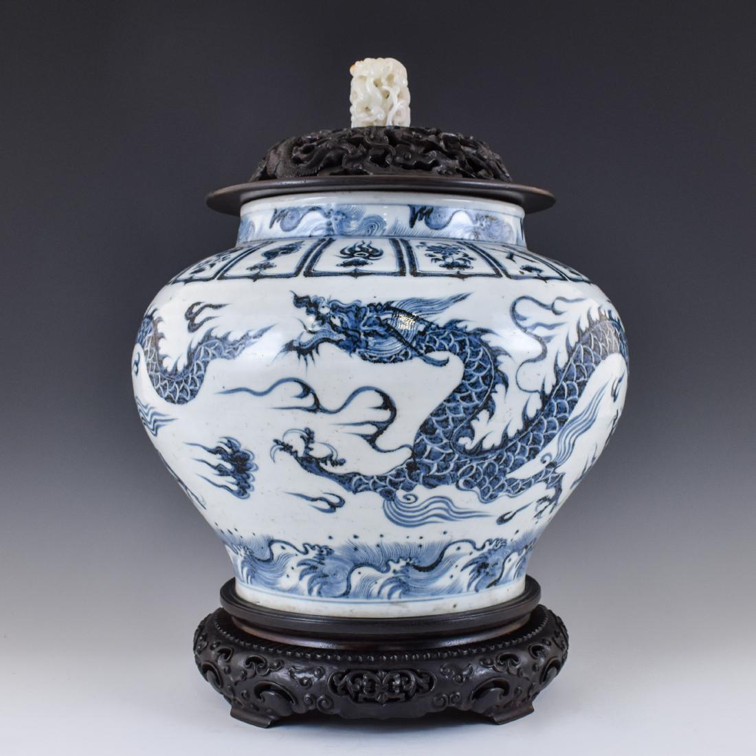 YUAN BLUE AND WHITE JAR WITH JADE FINIAL (1 of 11)