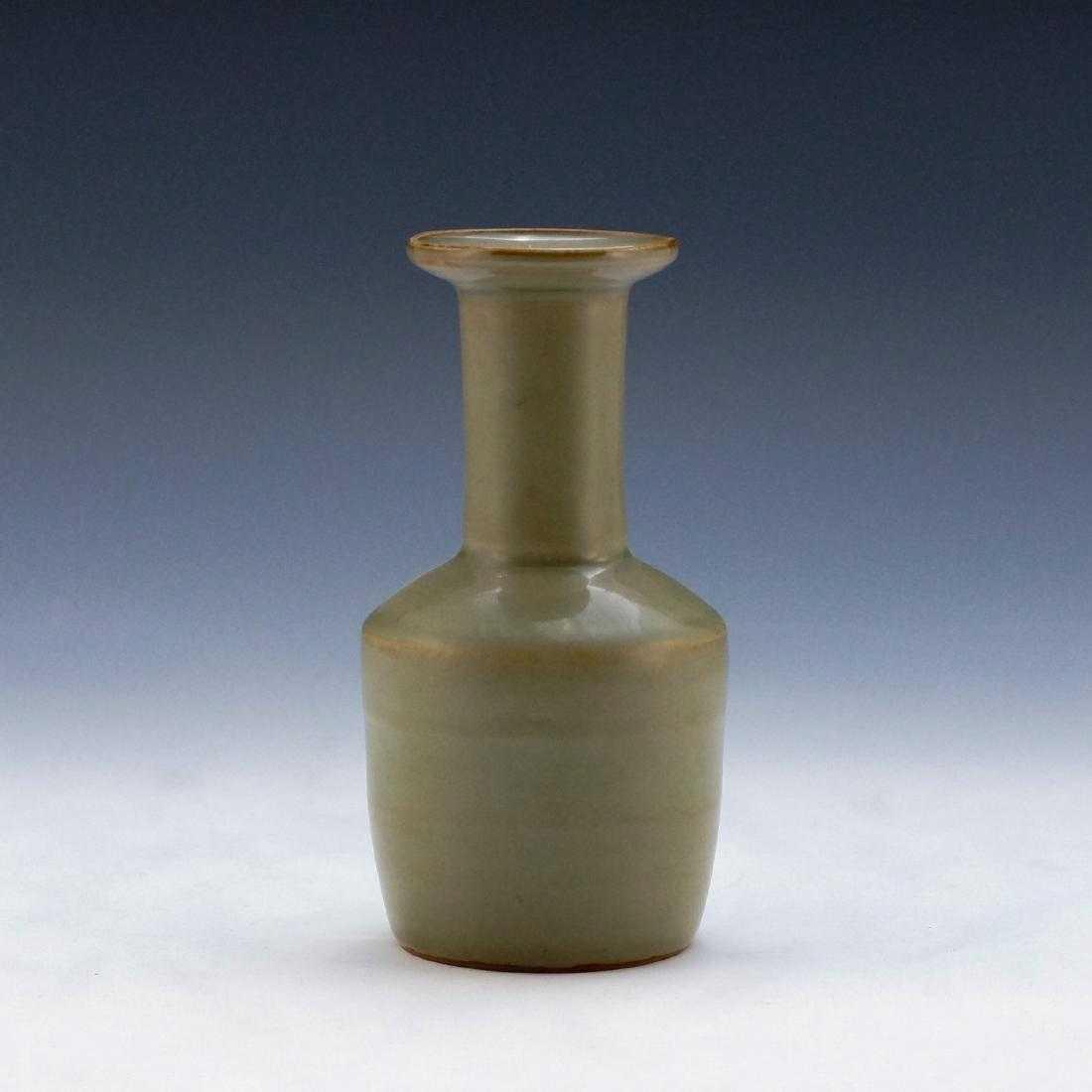A LONGQUAN CELADON MALLET VASE, MING (1 of 10)
