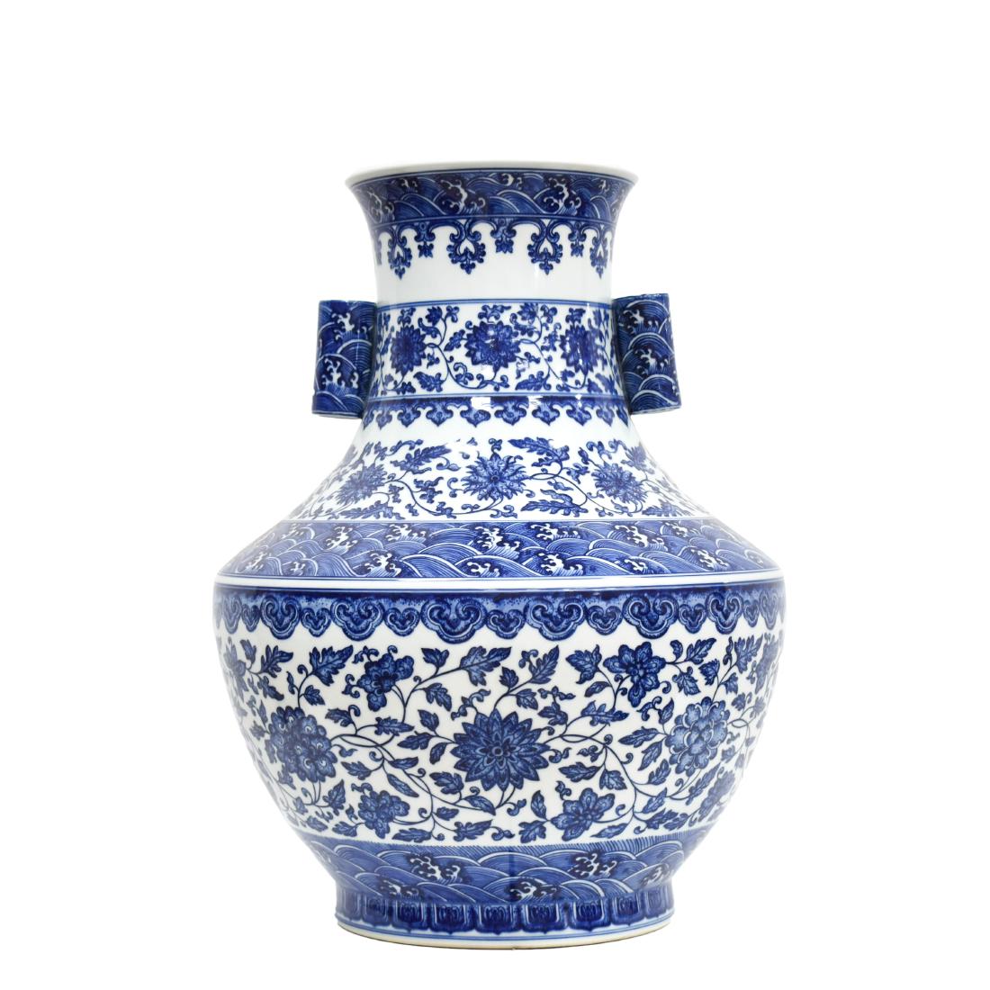 LARGE BLUE & WHITE LOTUS ARROW VASE (1 of 12)