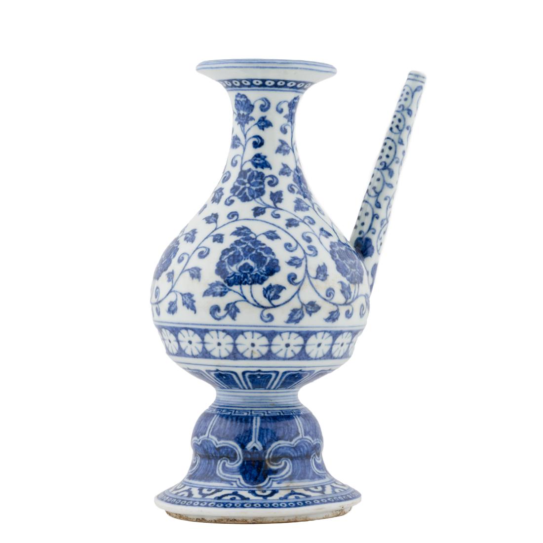 YONGLE BLUE AND WHITE WINE POT: Chinese Ming Dynasty Yongle Emperor Reign period, blue and white wine porcelain pot. Having baluster shape body, with bulbous belly everted the tall cylindrical neck toward flared and banded rim, thic