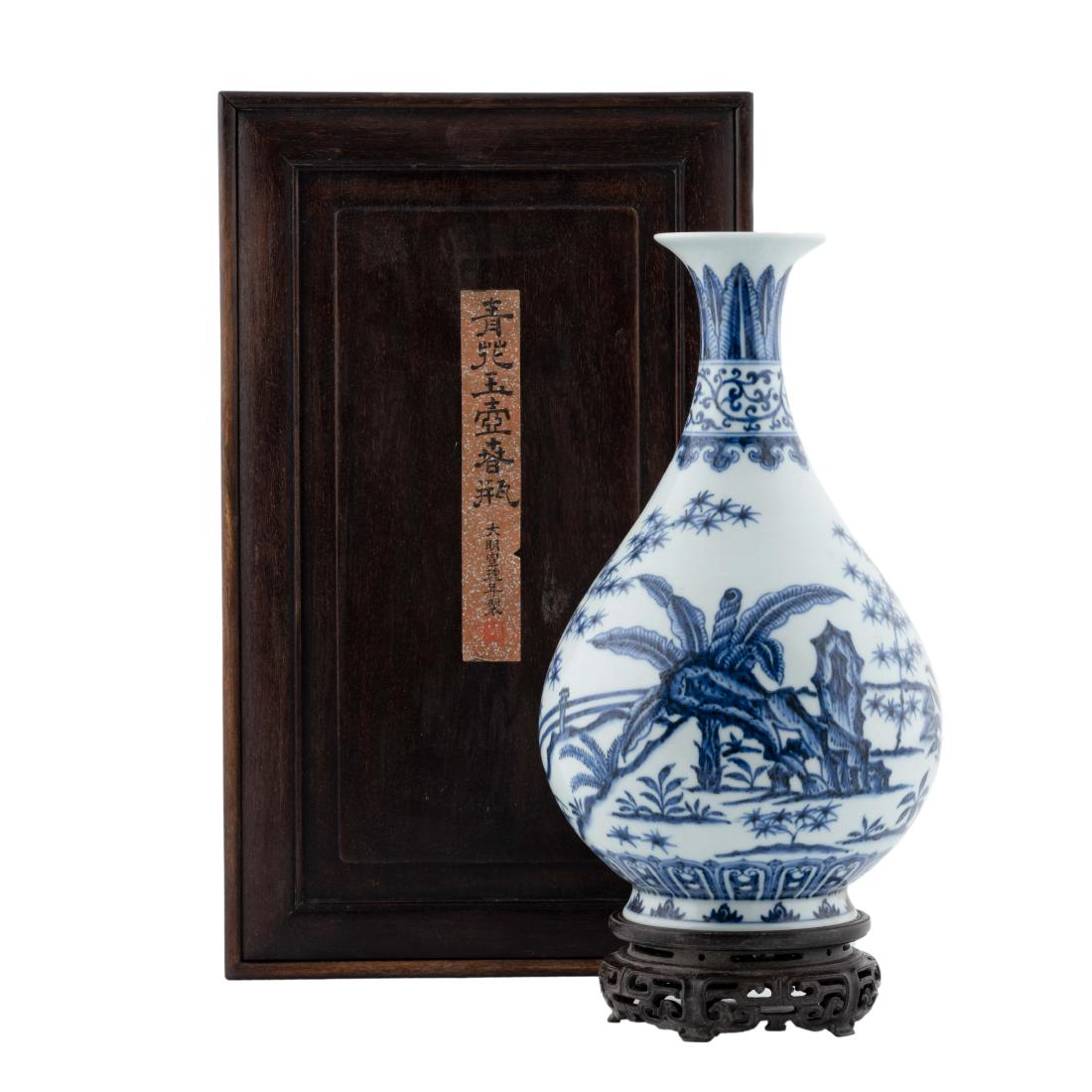 MING BLUE & WHITE PEAR VASE IN WOODEN BOX: Chinese Ming Dynasty blue and white YuHuChun vase in protective hardwood. Finely potted in Chinese traditional YuHuChun shape vessel, the pear-shaped bottle vase, a bottom-heavy body tapered gracefull