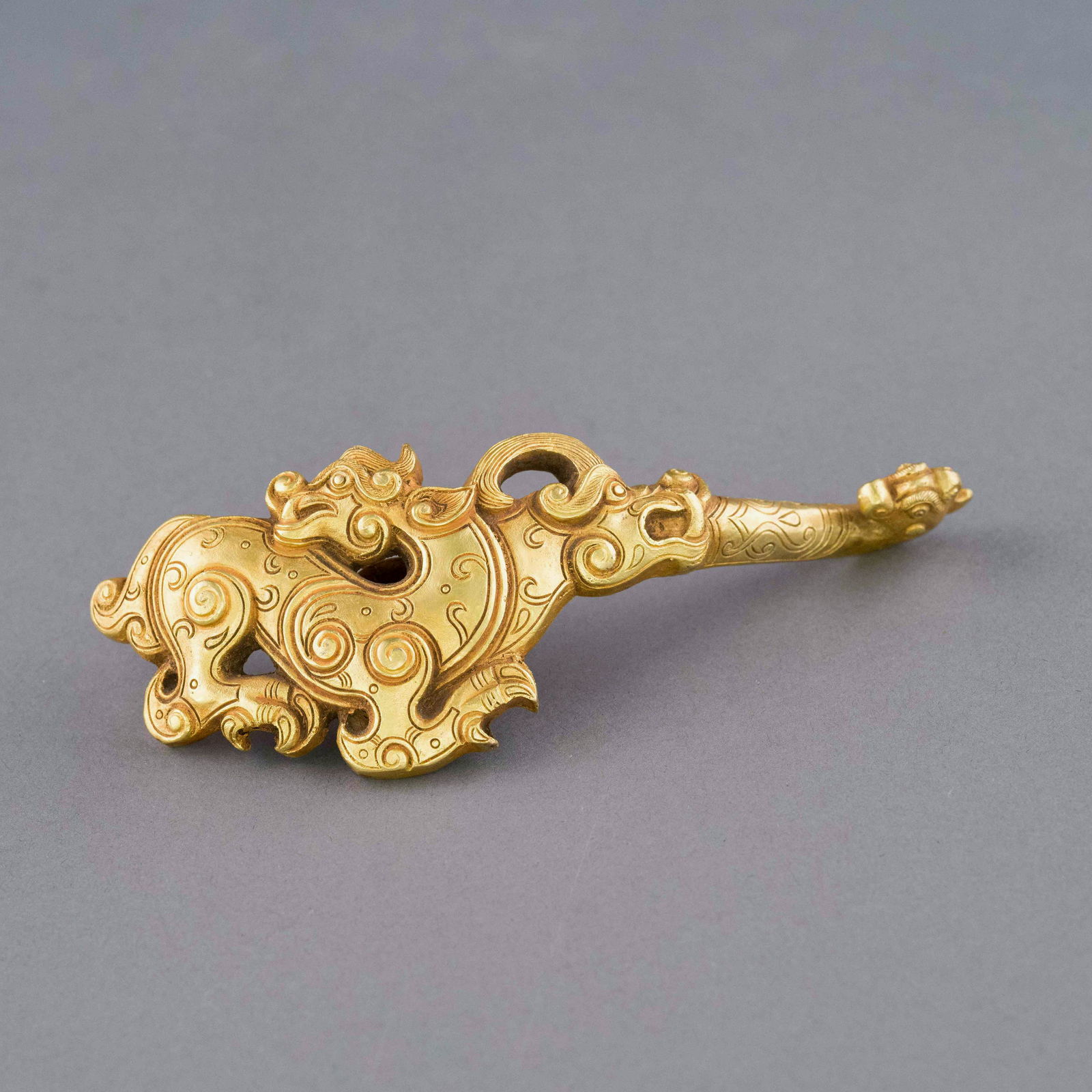 ANTIQUE GILT BRONZE THREE BEASTS BELT BUCKLE (1 of 7)