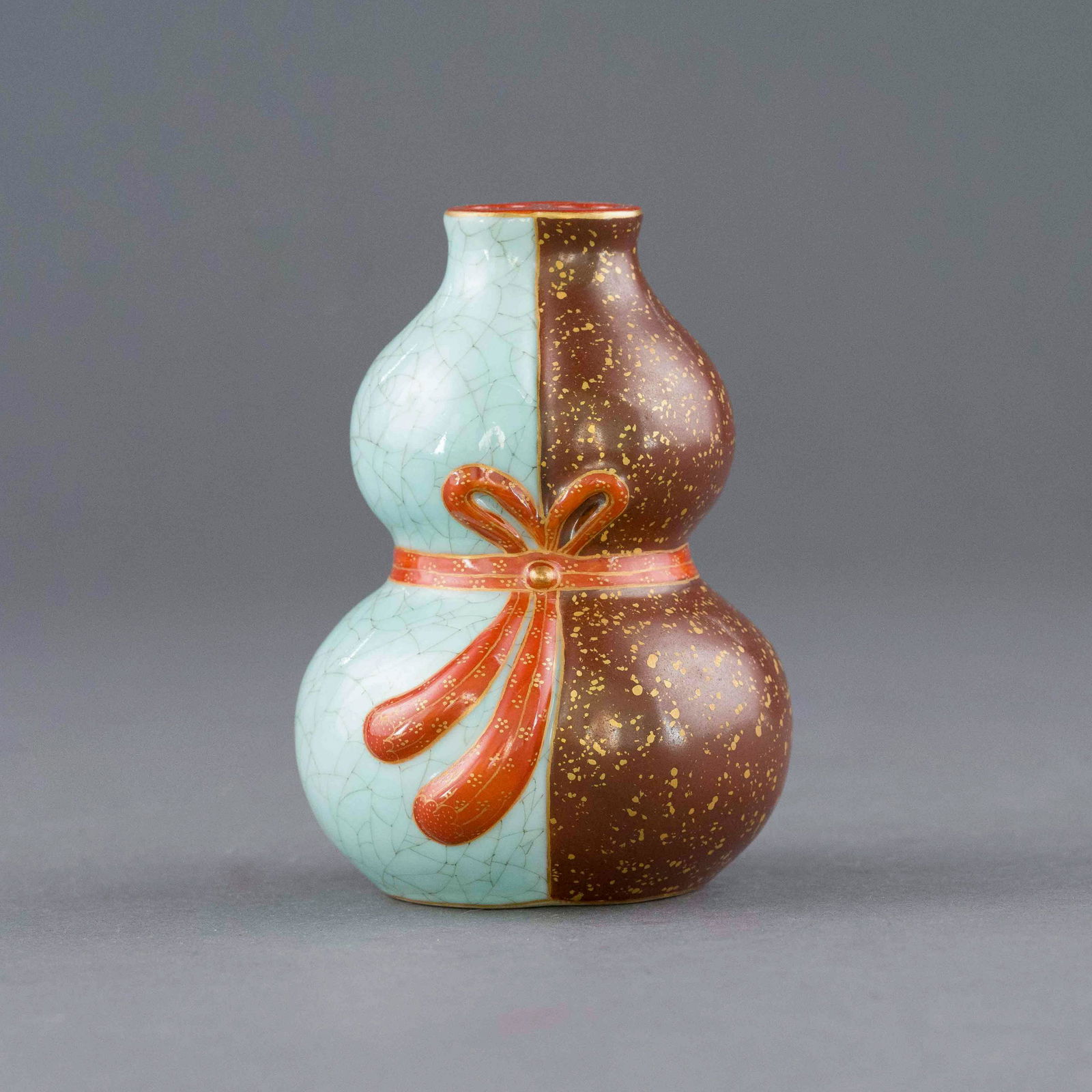 YONGZHENG THREE CONJOINED DOUBLE GOURD BOTTLE (1 of 11)