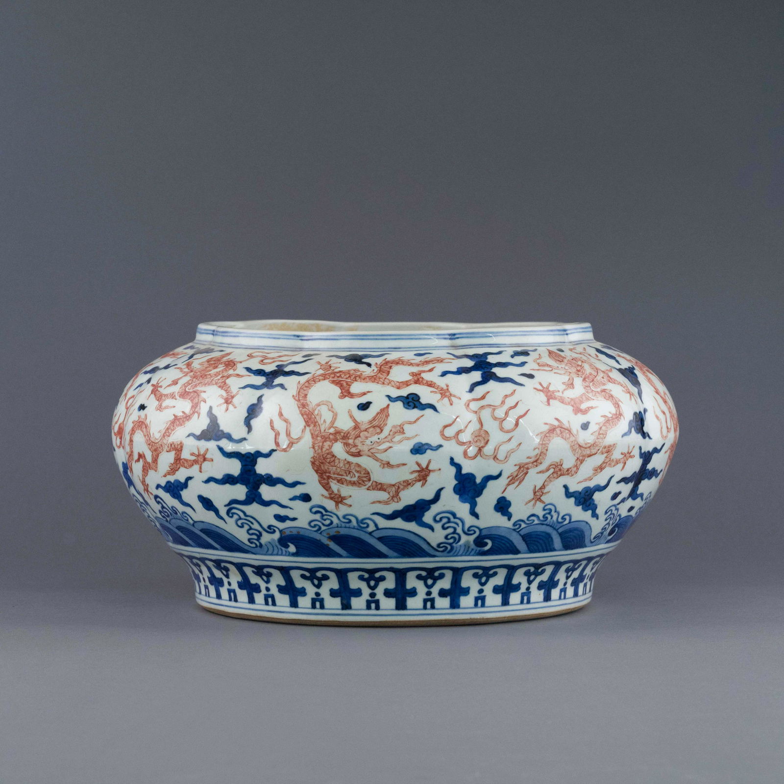 WANLI BLUE & RED DRAGON BRUSH POT (1 of 12)