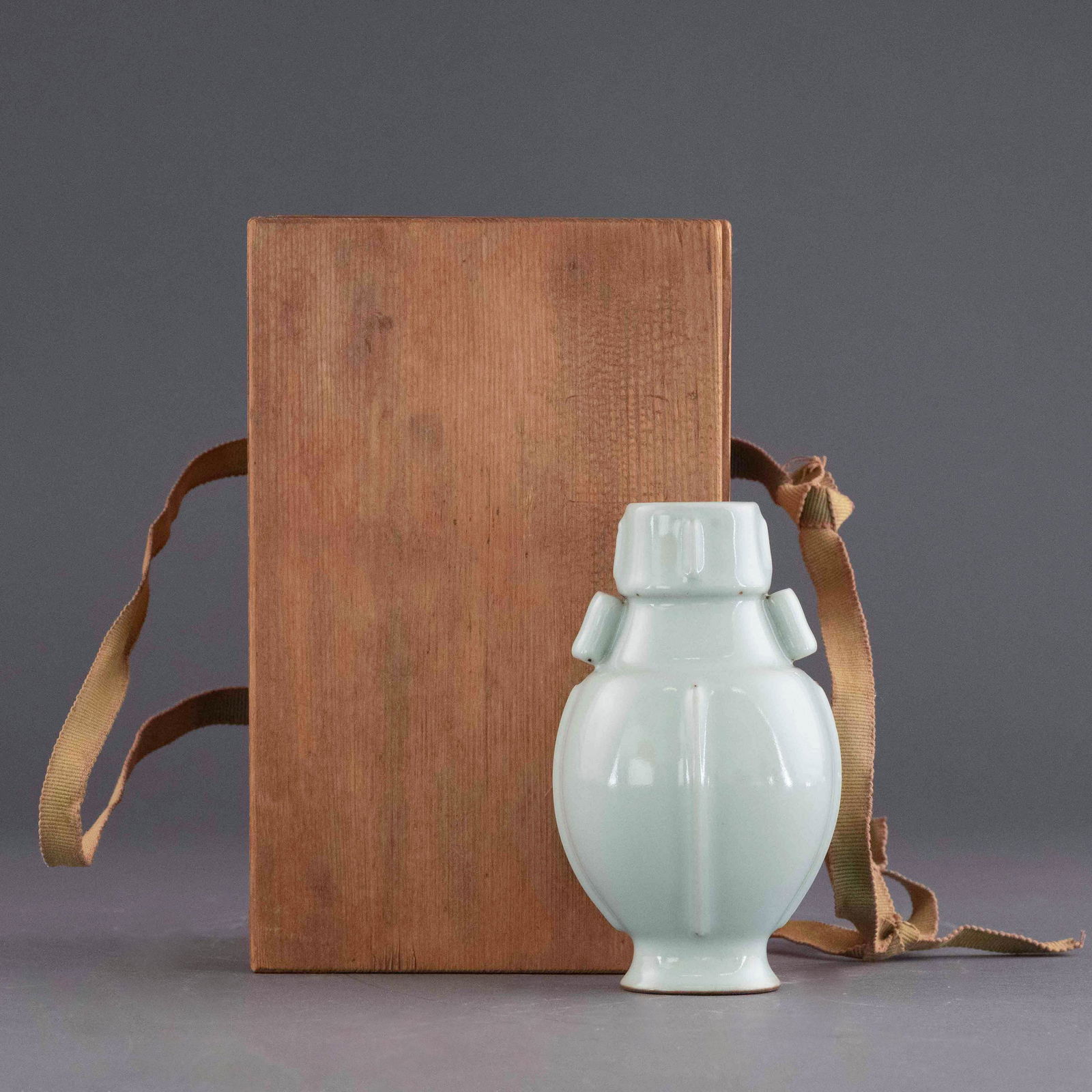 QIANLONG DOUQING GLAZED VASE IN WOODEN BOX (1 of 8)