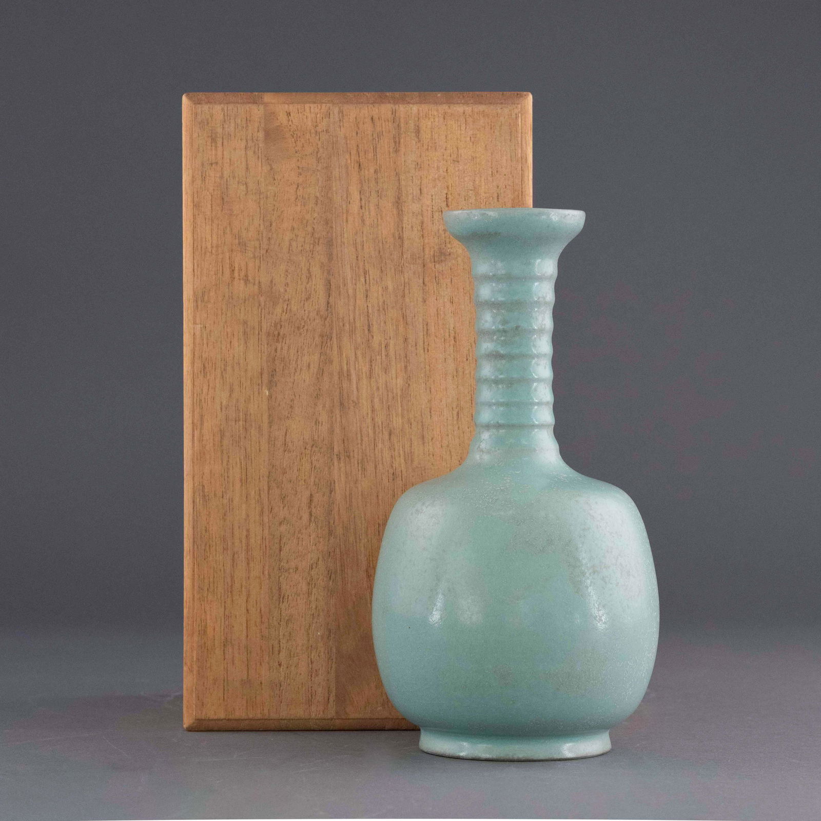 SONG DYNASTY RU TYPE BOTTLE VASE IN WOODEN BOX (1 of 11)