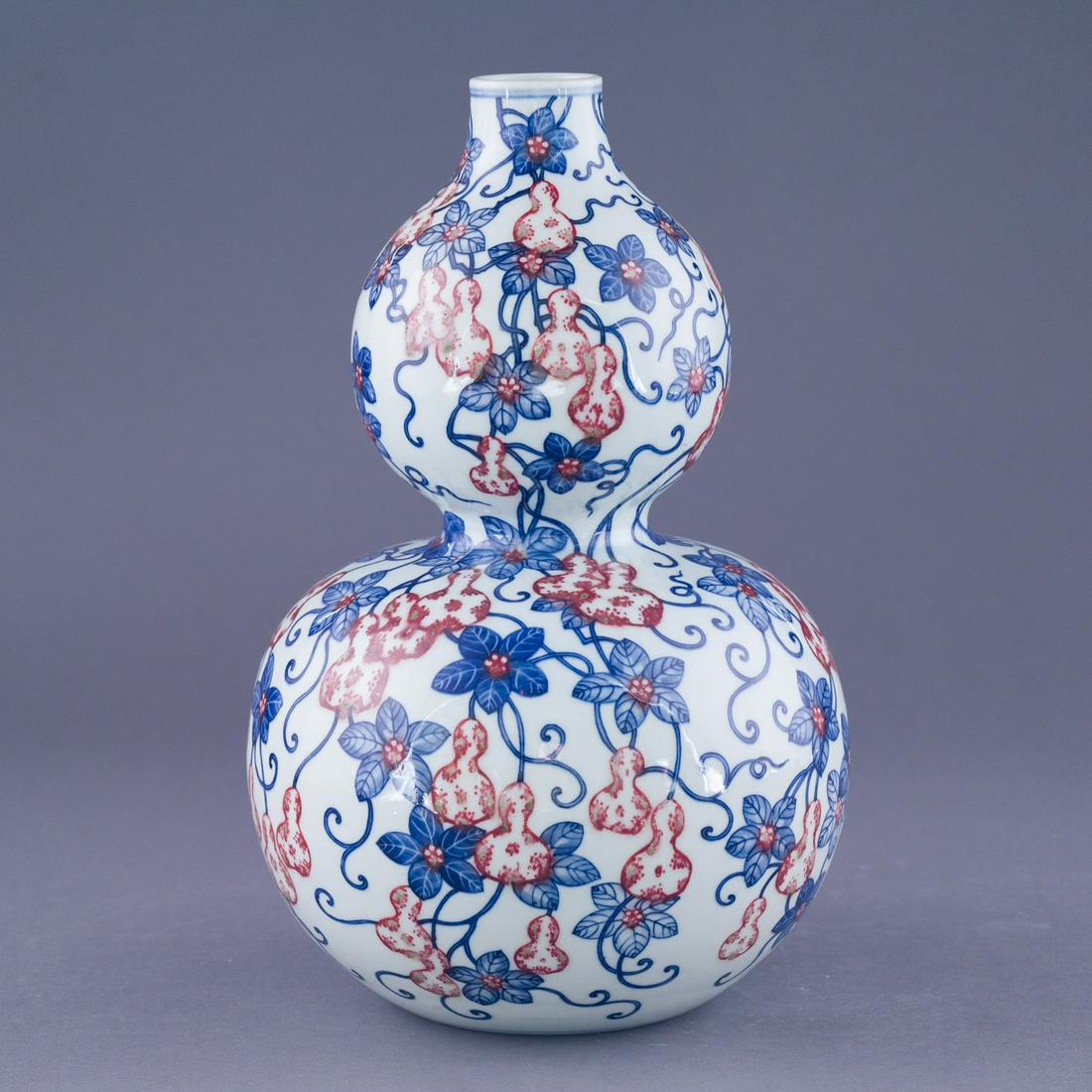 QIANLONG BLUE & RED DOUBLE GOURD VASE (1 of 7)