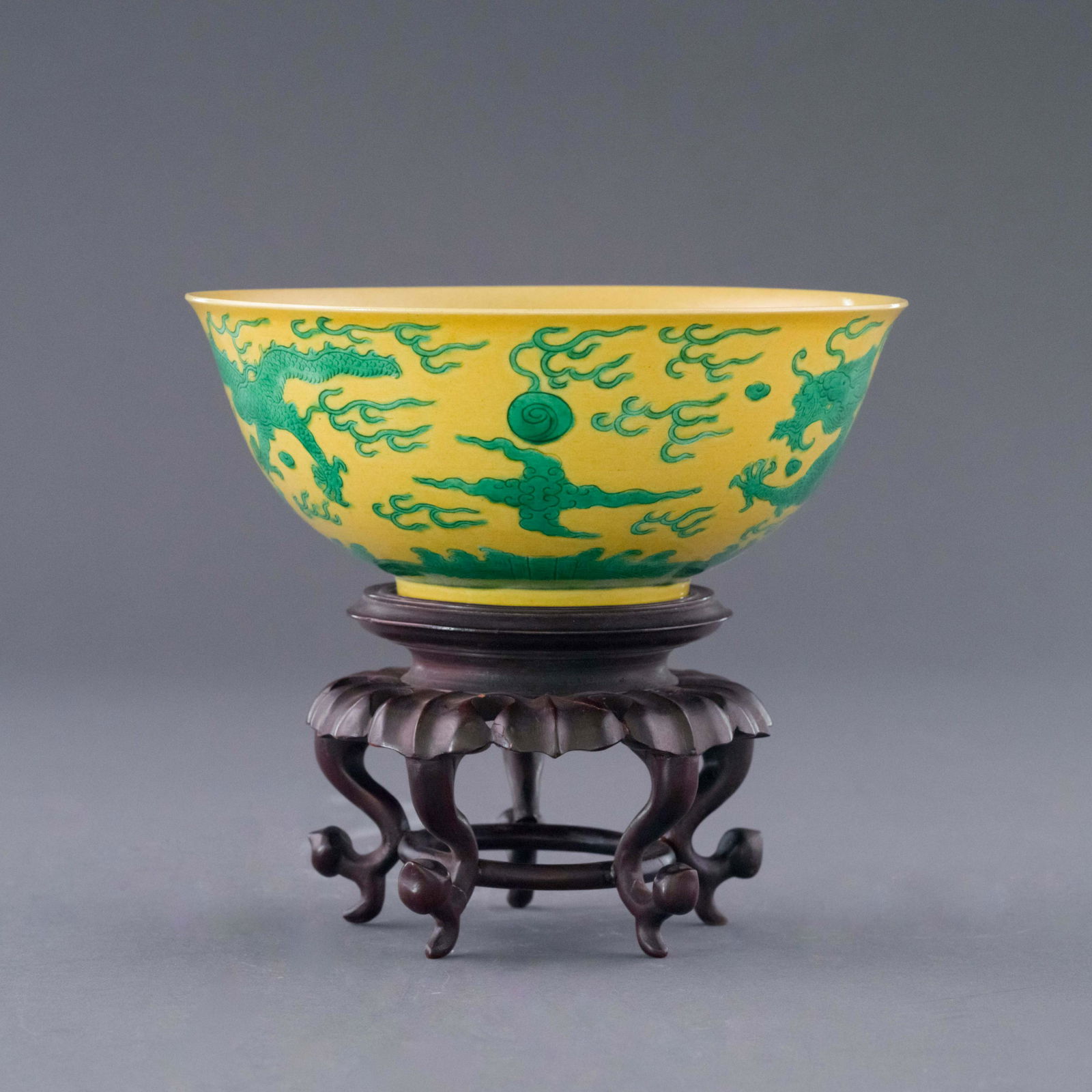 KANGXI FAMILLE JAUNE GREEN DRAGON BOWL ON STAND (1 of 6)