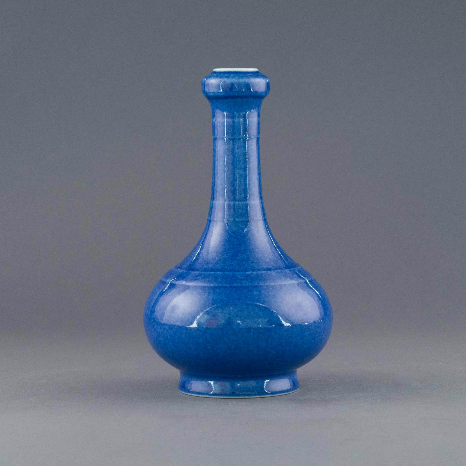 KANGXI POEDER BLUE MONOCHROME GARLIC BOTTLE (1 of 5)