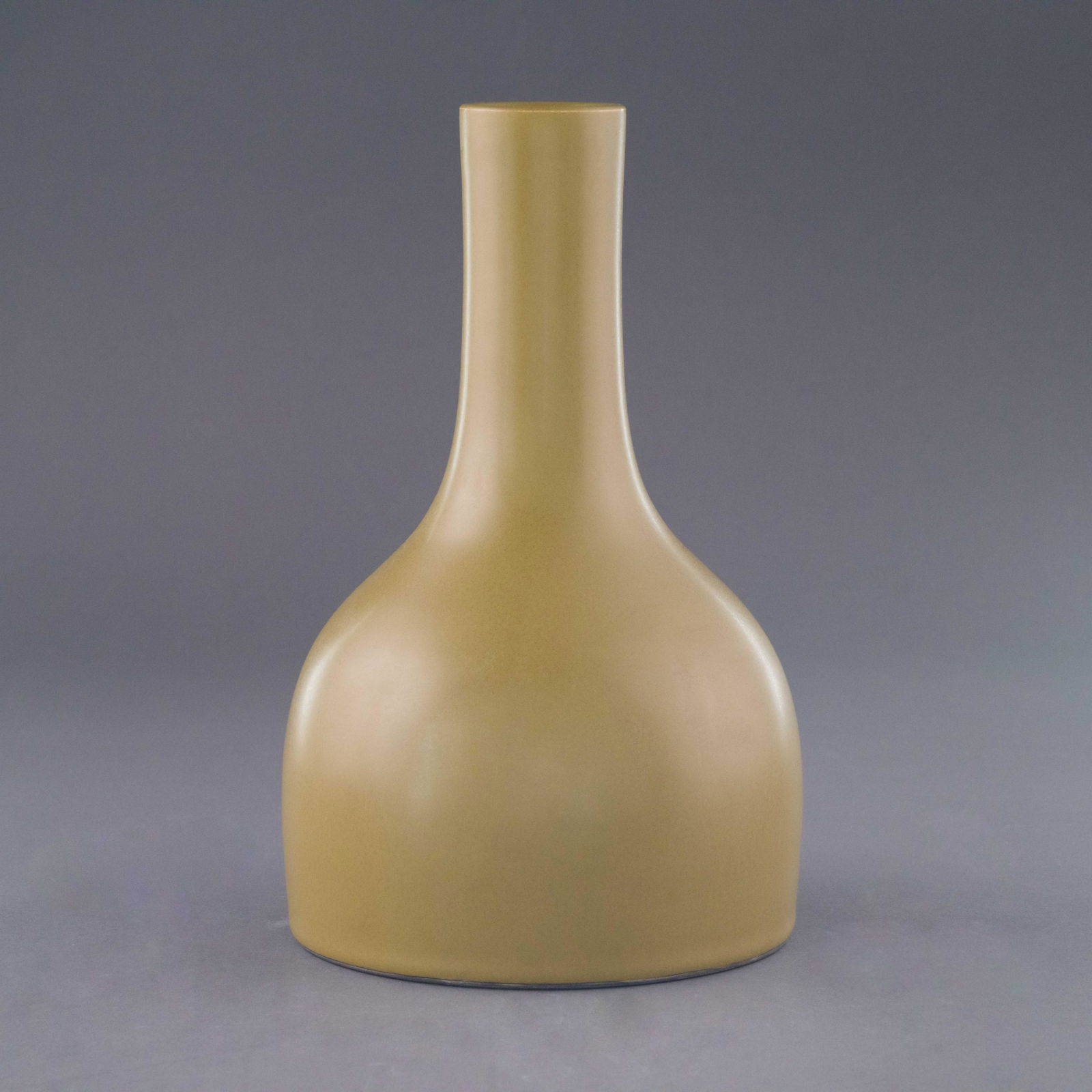 QIANLONG TEA DUST GLAZED MALLET VASE (1 of 4)