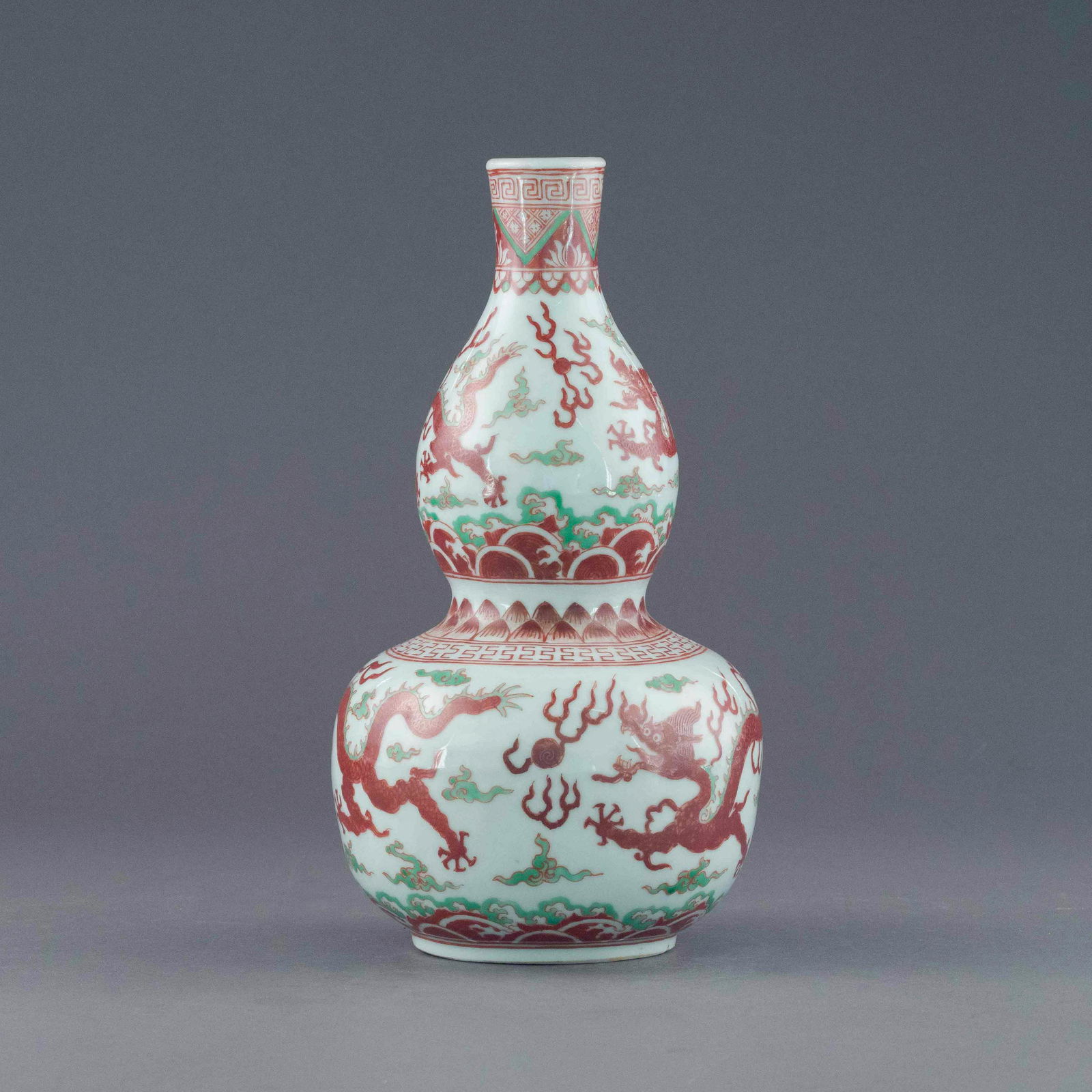 MING JIAJING GREEN & RED DRAGONS DOUBLE GOURD VASE (1 of 11)