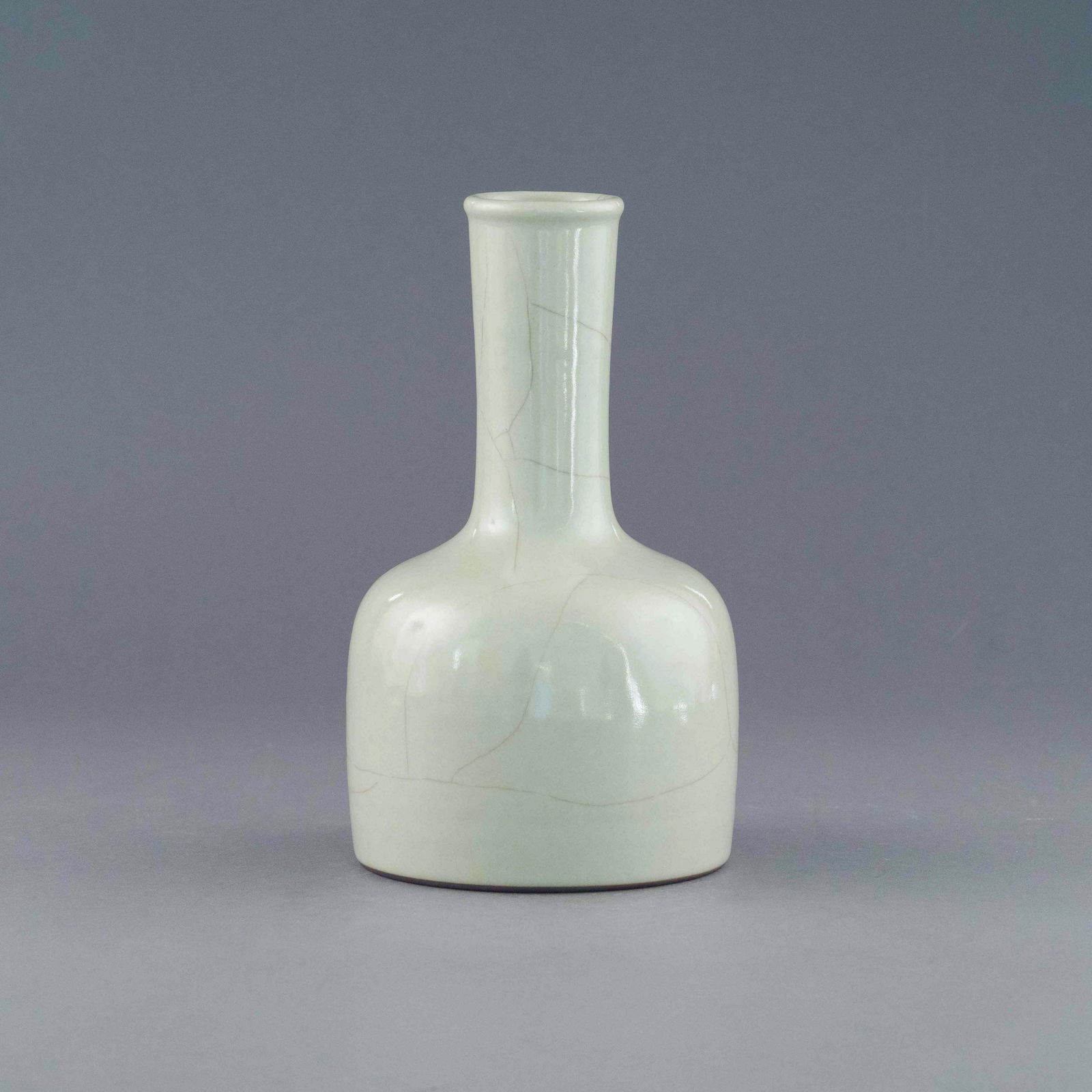 QIANLONG GE TYPE BELL VASE (1 of 5)