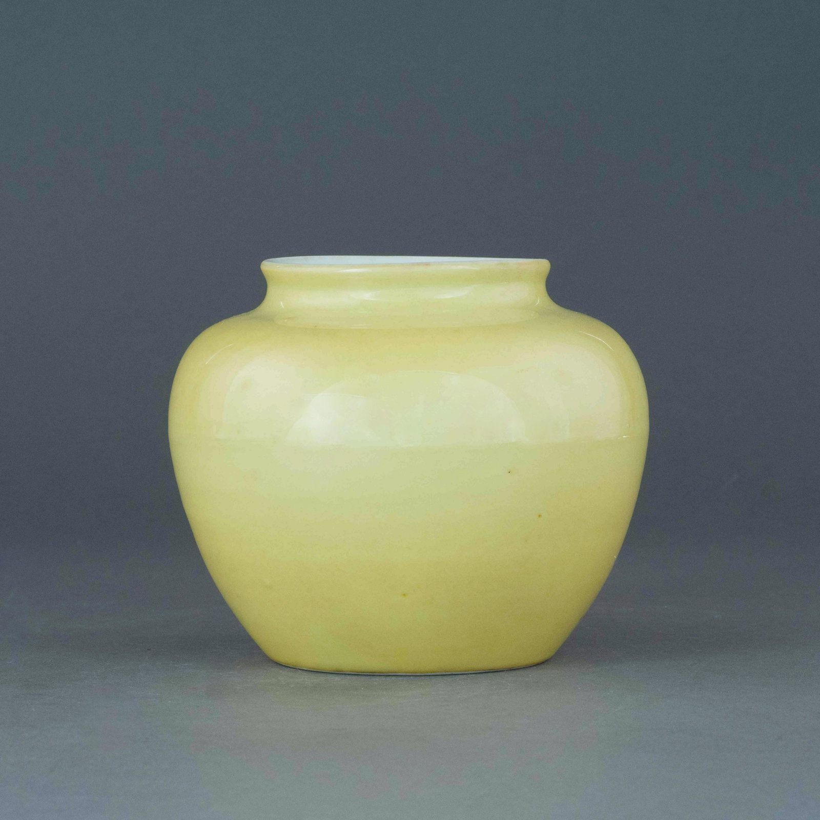JIAJING FAMILLE JAUNE MONOCHROME JAR: Chinese Ming Dynasty Period, Jiajing famille jaune jar. Potted with a wide bulbous lower belly, gently waisted toward rotation prominent neck, and slightly flared rim leading to wide opening, and rais
