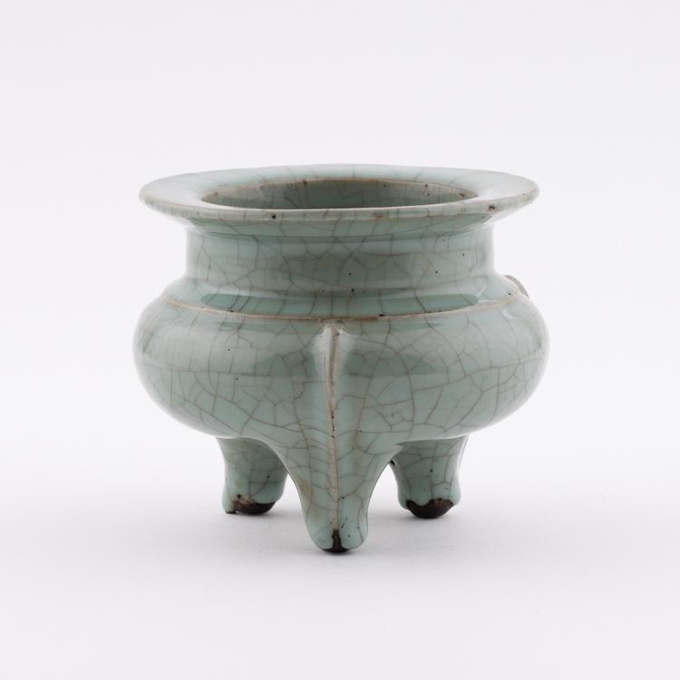 MING GE TYPE TRIPOD CENSER: Measurements: Height: 4.875" Width/Lenght: 5.625" Diameter/Depth: 5.625" Chinese Ming Dynasty Period, Douqing Ge type porcelain censer. Potted in censer shape, globular body, gently tapered on short n