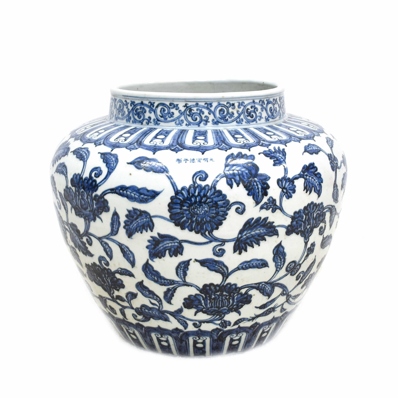 MING XUANDE BLUE & WHITE CHRYSHANTEMUMN JAR: Lustrous, Chinese Ming Dynasty Period, Xuande blue & white chryshantemumn motif porcelain jar. The porcelain potted in jar shape, having large and thick potted body, sturdily potted in a bulbous body,
