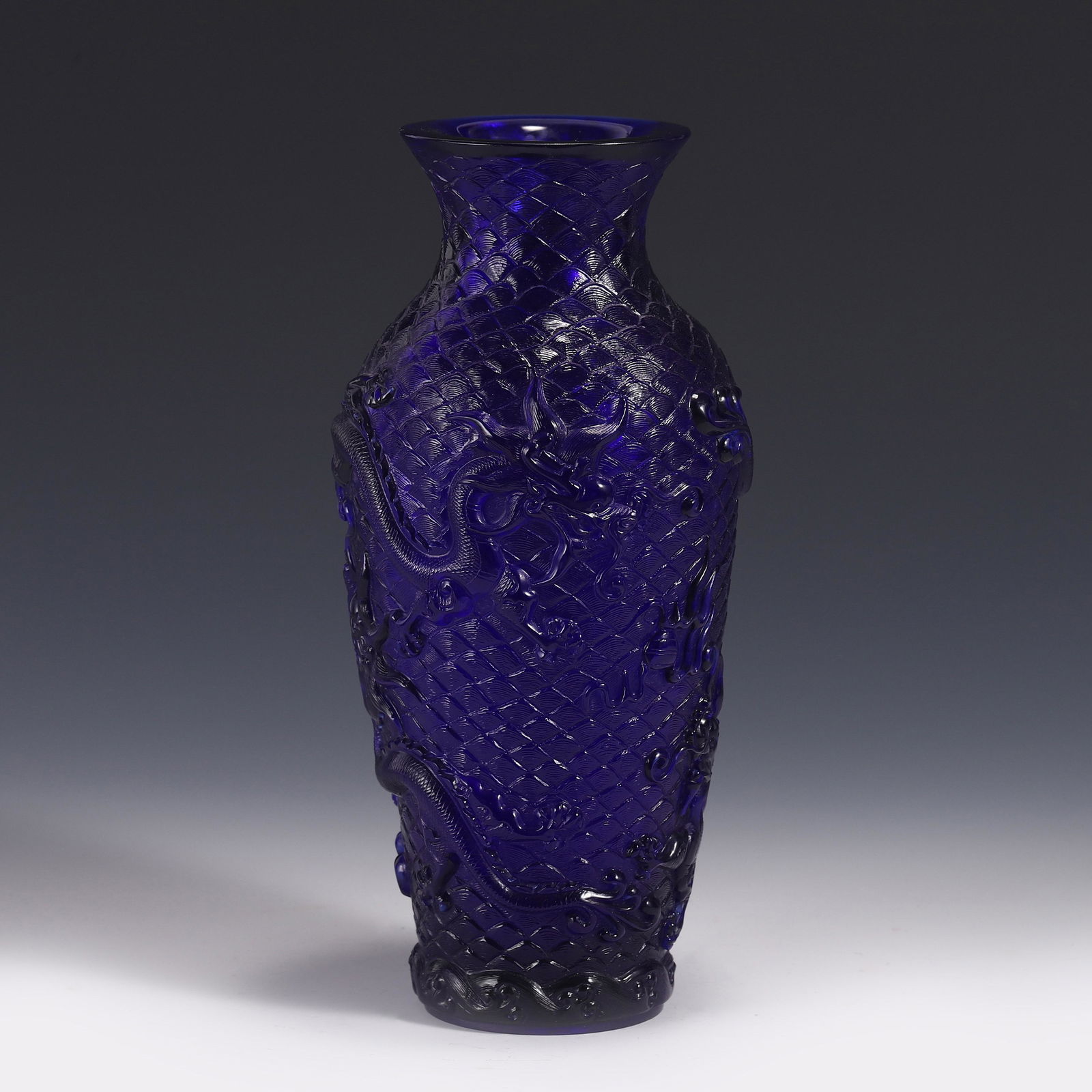 DRAGON RELIEF BLUE PEKING GLASS BOTTLE VASE (1 of 8)
