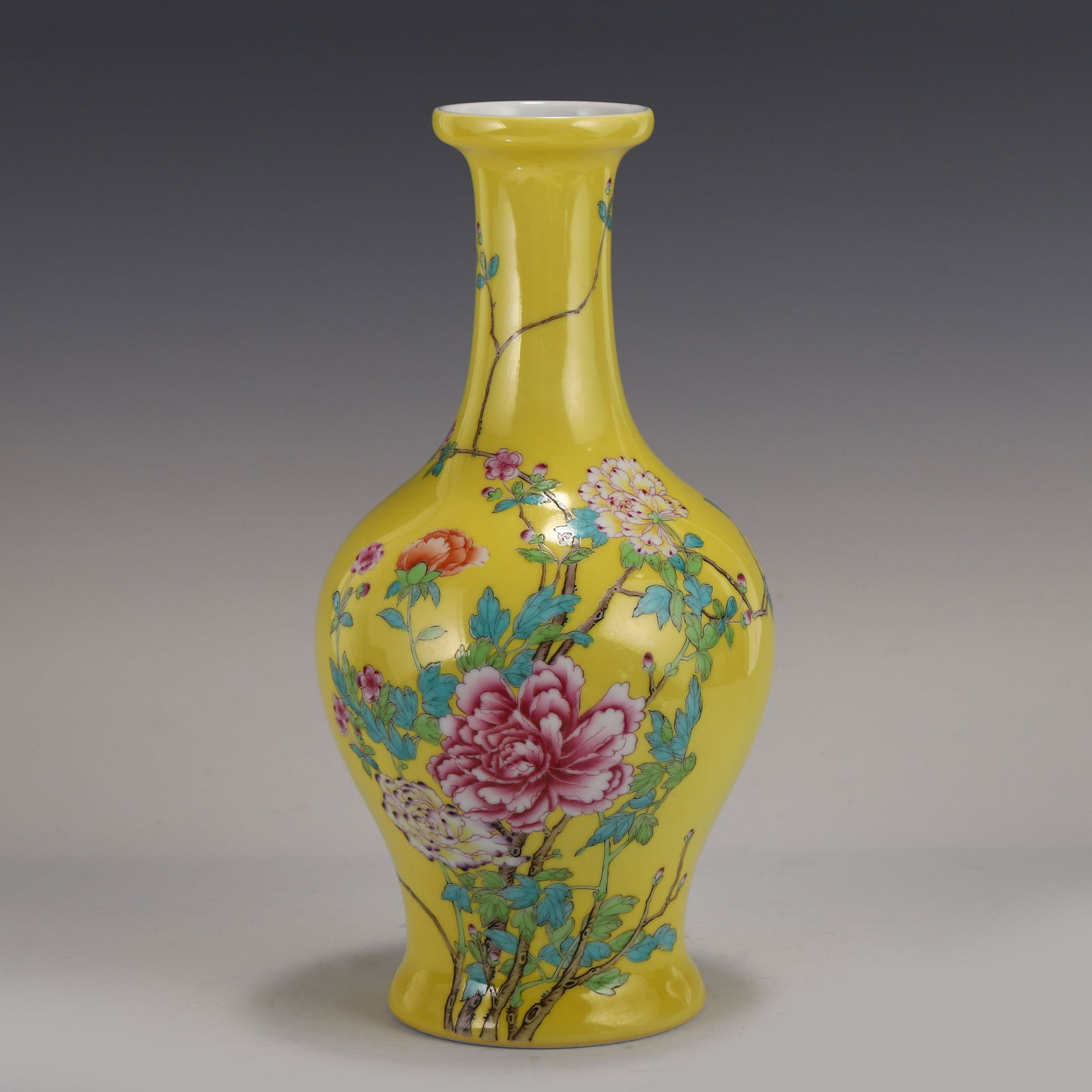 FAMILLE ROSE FLORAL YELLOW BALUSTER VASE (1 of 8)