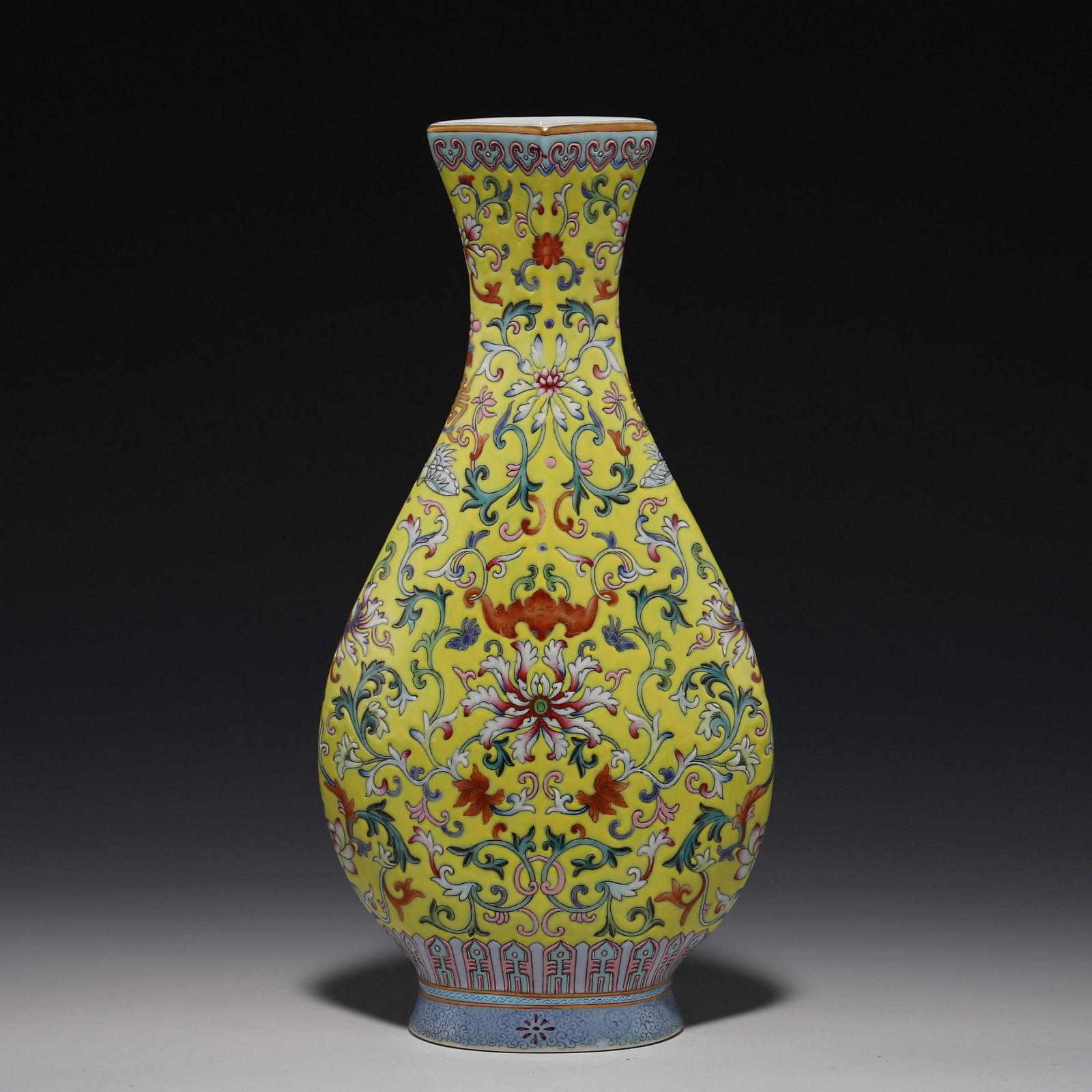 FAMILLE ROSE FLORAL COMPRESSED PEAR VASE (1 of 10)