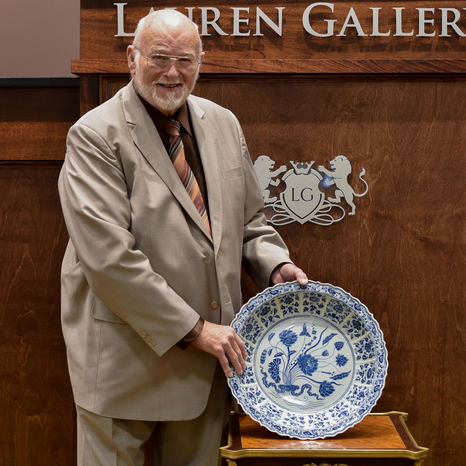 MING BLUE & WHITE FLORAL PLATE (1 of 10)