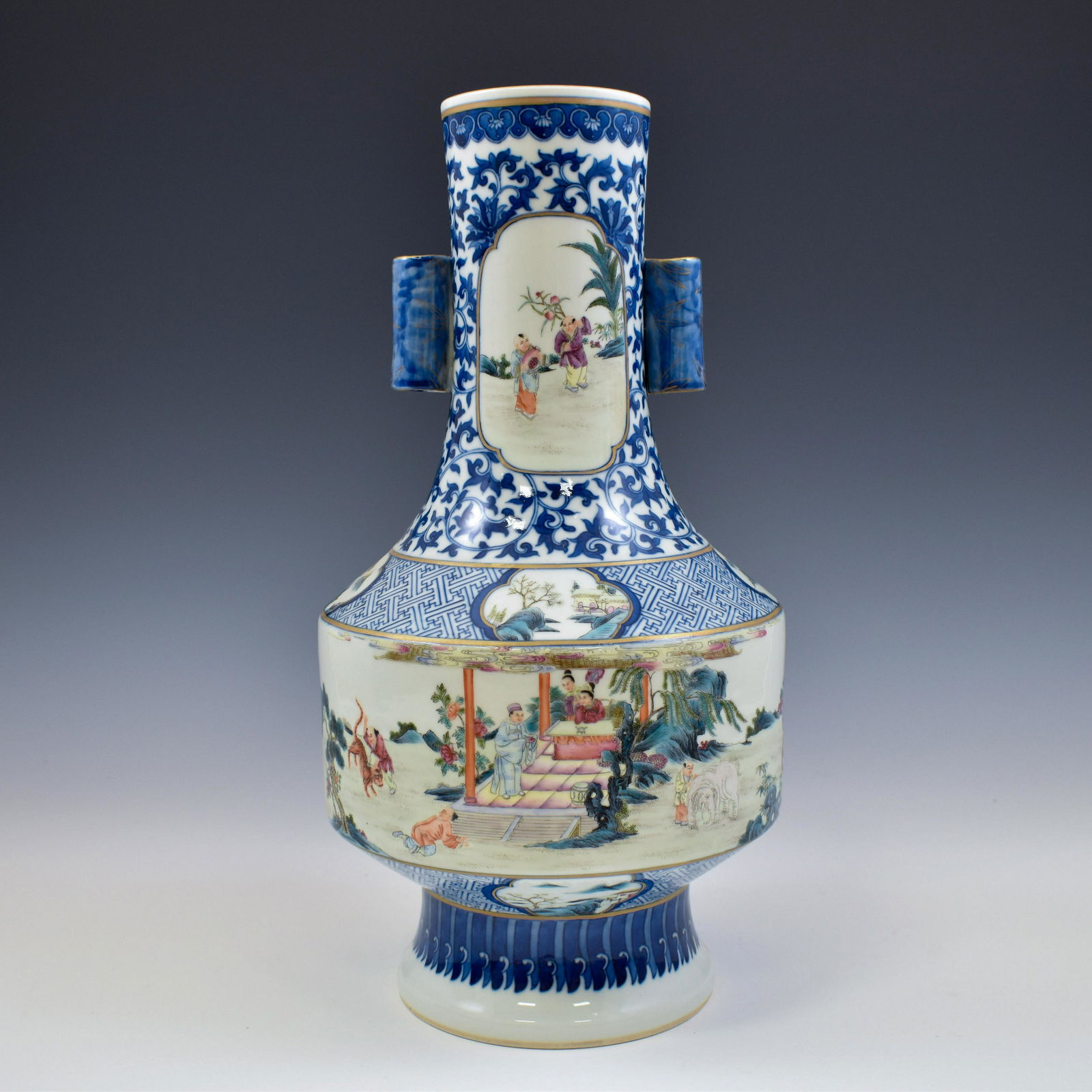 OPEN FACE BLUE FLORAL DIAPER AMPHORA VASE (1 of 12)