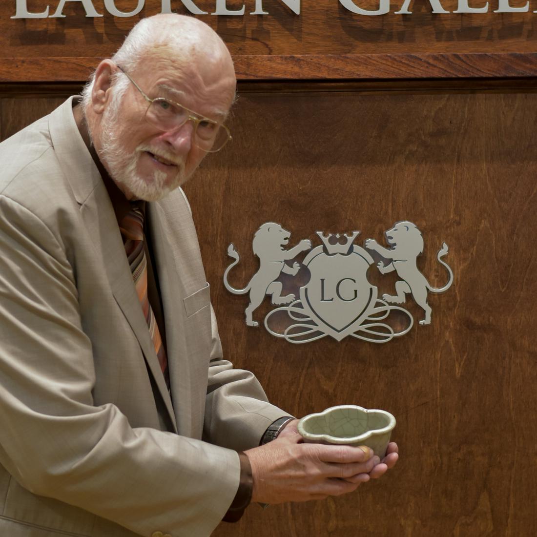 GE WARE QUATRE PETAL FLORI FORM BRUSH WASHER (1 of 9)