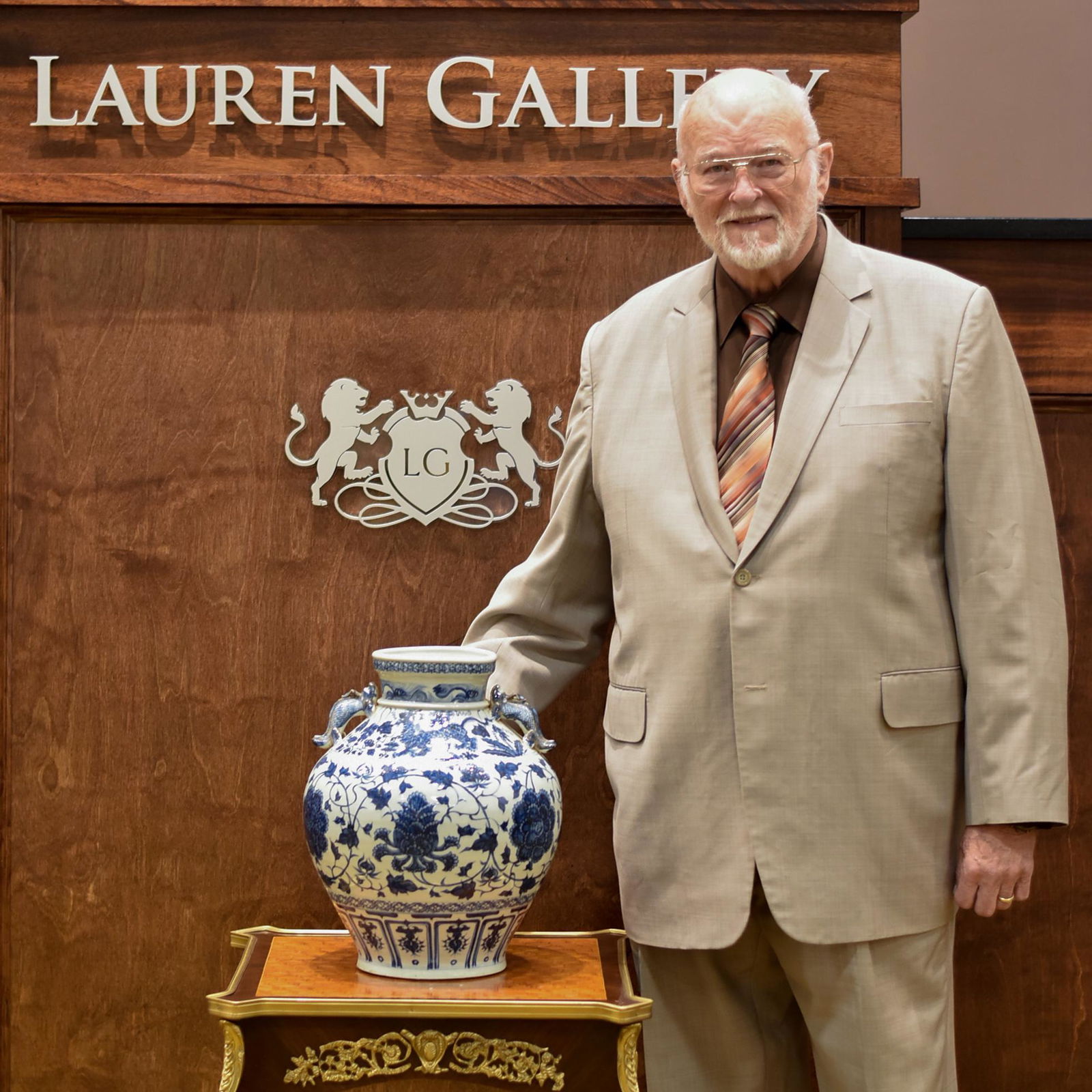 YUAN BLUE & WHITE FLORAL MHYTICAL BEAST JAR (1 of 9)