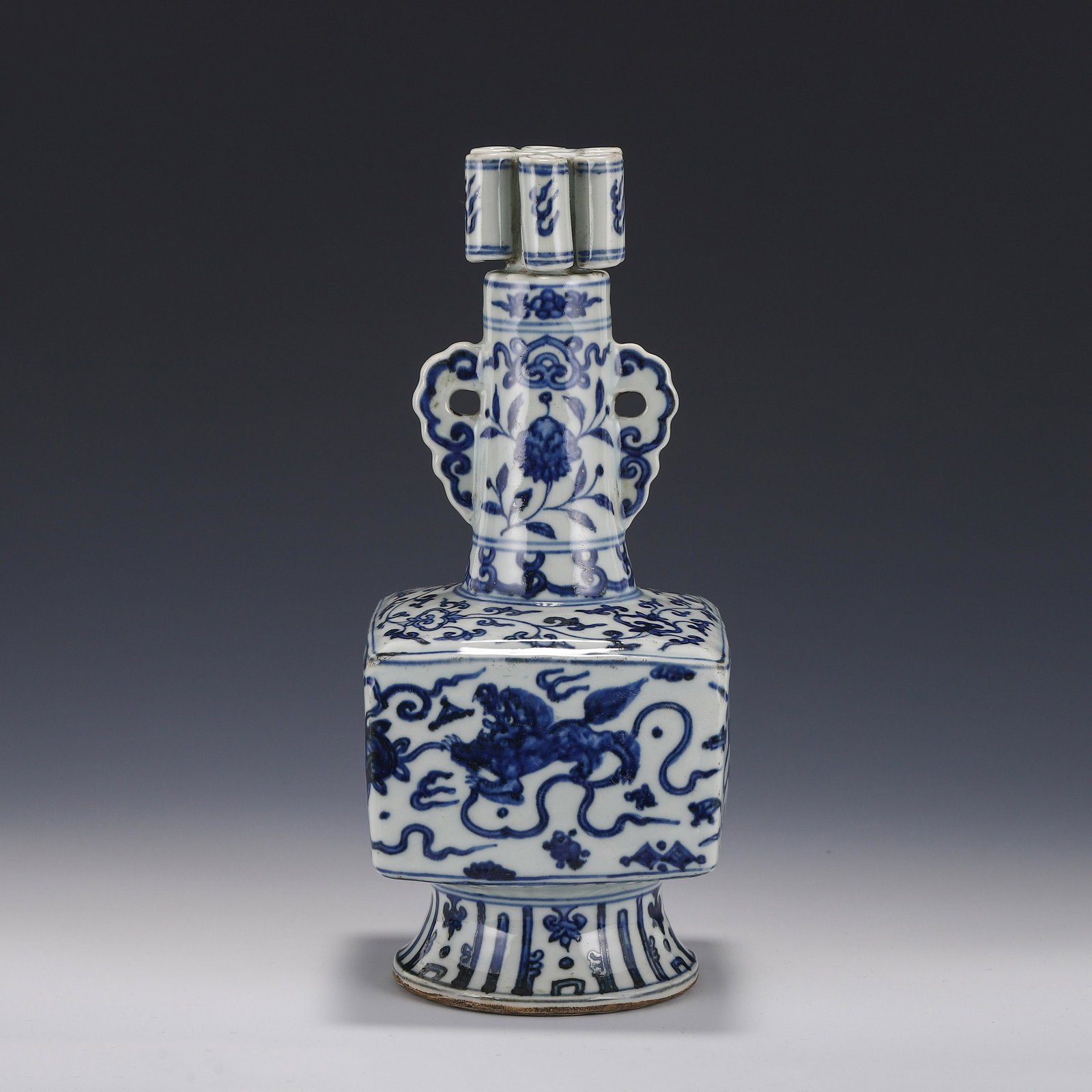BLUE & WHITE MHYTICAL BEAST AMPHORA BOTTLE: Measurements: Height: 28.5 cm Length: 12 cm PROVENANCE: From the Estate of Leroy Gaylor, Sr. (1933-2021) of Cartersville, Georgia. Private Collector, US Marine Corp Veteran, Engineers of major electri