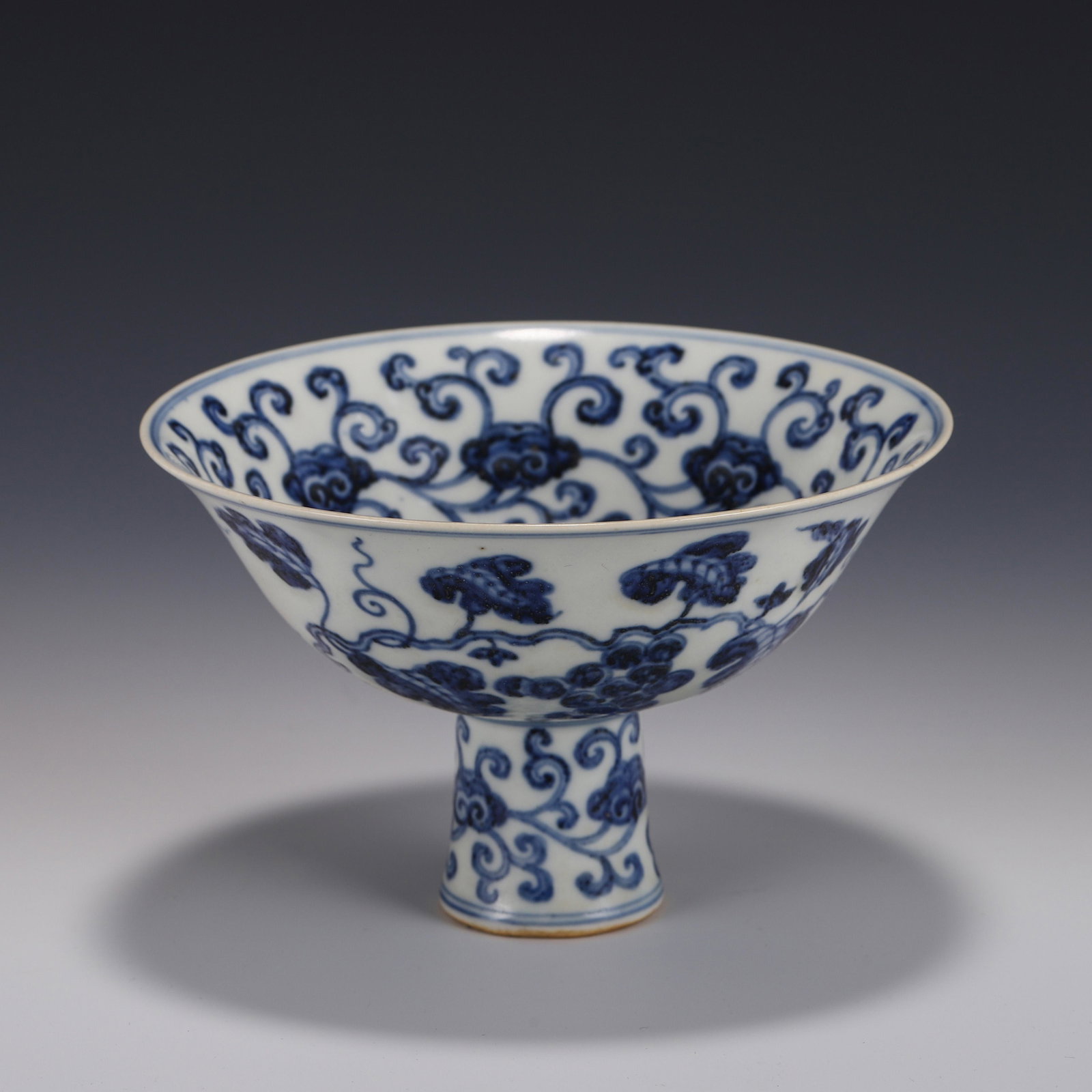 BLUE & WHITE SCROLLING FLORAL HIGH STEM BOWL: Measurements: Height: 10 cm Diam: 16 cm PROVENANCE: From the Estate of Leroy Gaylor, Sr. (1933-2021) of Cartersville, Georgia. Private Collector, US Marine Corp Veteran, Engineers of major electrical 