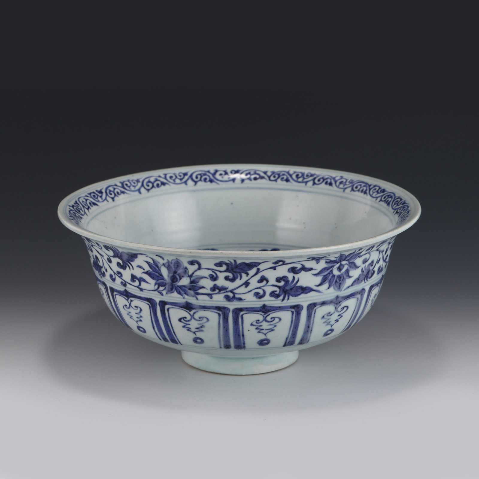 YUAN BLUE & WHITE DRAGON LARGE BOWL: Measurements: Height: 14 cm Diam: 32.5 cm PROVENANCE: From the Estate of Leroy Gaylor, Sr. (1933-2021) of Cartersville, Georgia. Private Collector, US Marine Corp Veteran, Engineers of major electrica