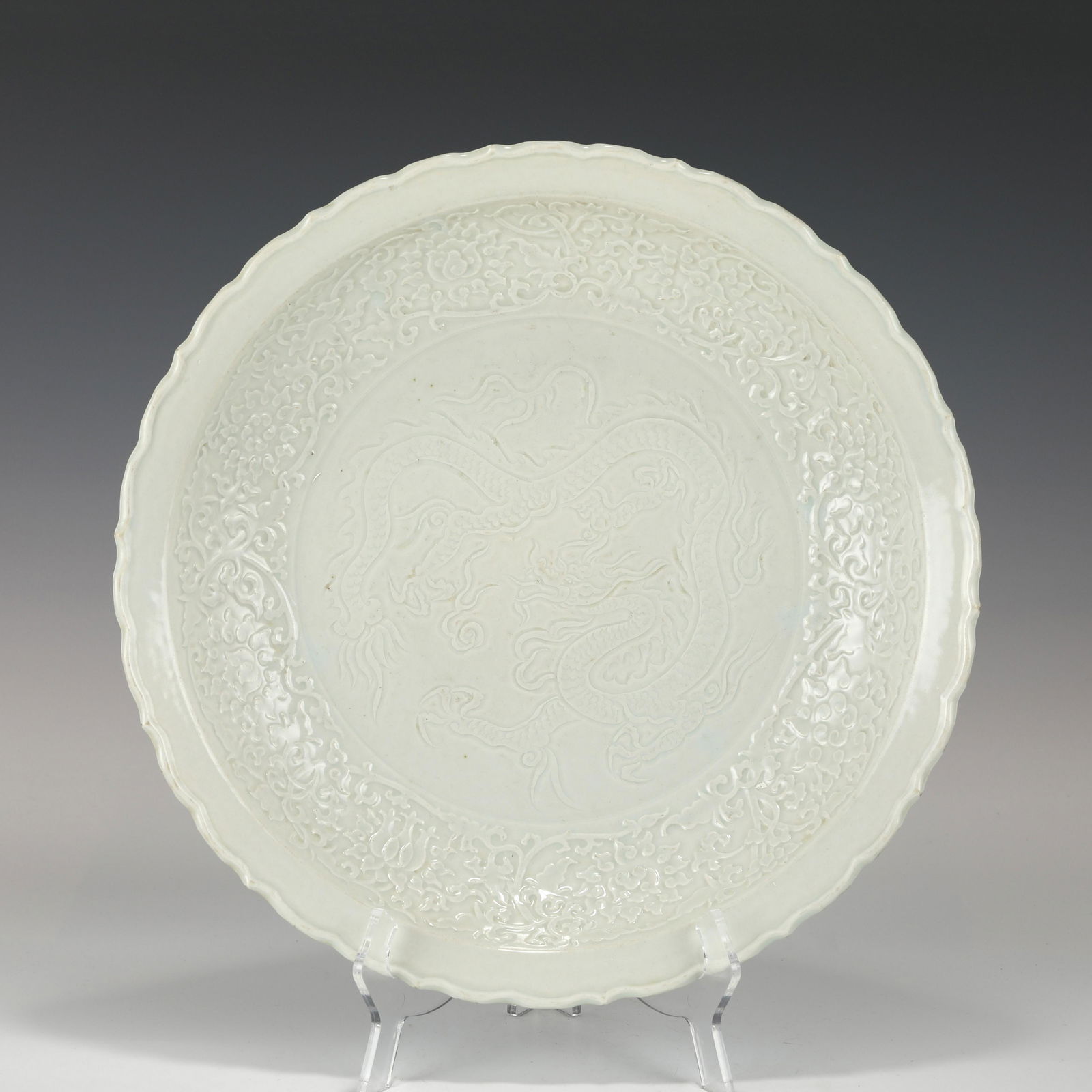 YUAN DYNASTY DOUQING PORCELAIN PLATE (1 of 10)