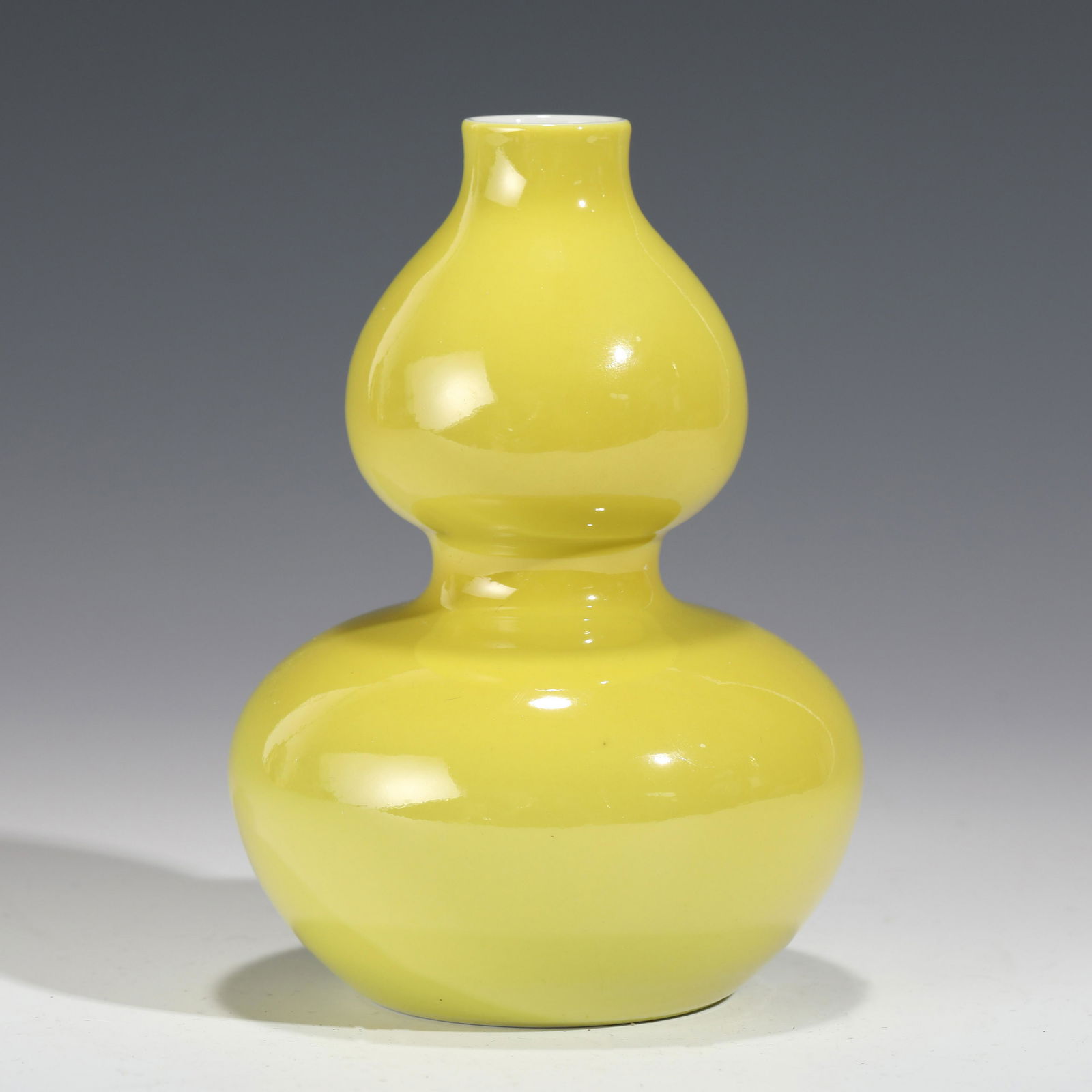 YONGZHENG YELLOW GLAZED GROUD BOTTLE VASE (1 of 9)
