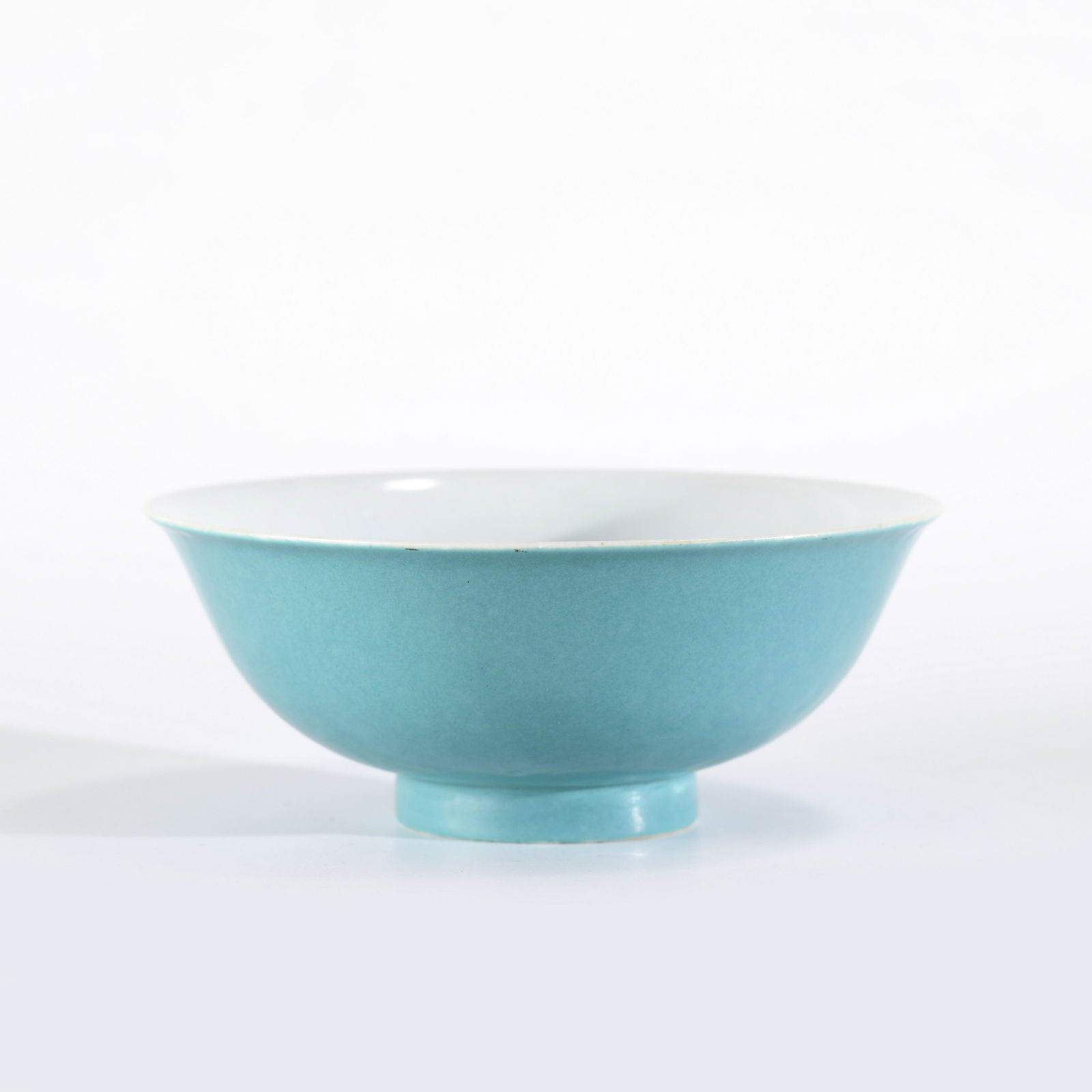 QING QIANLONG MALACHITE GREEN BOWL: PROVENANCE: Hattiesburg, Mississippi, Private collector. Dimensions: Height: 5.5 cm, Diam: 13.8 cm Chinese Qing Dynasty Qianlong Malachite Green Porcelain Bowl. The porcelain potted with a shallow bod