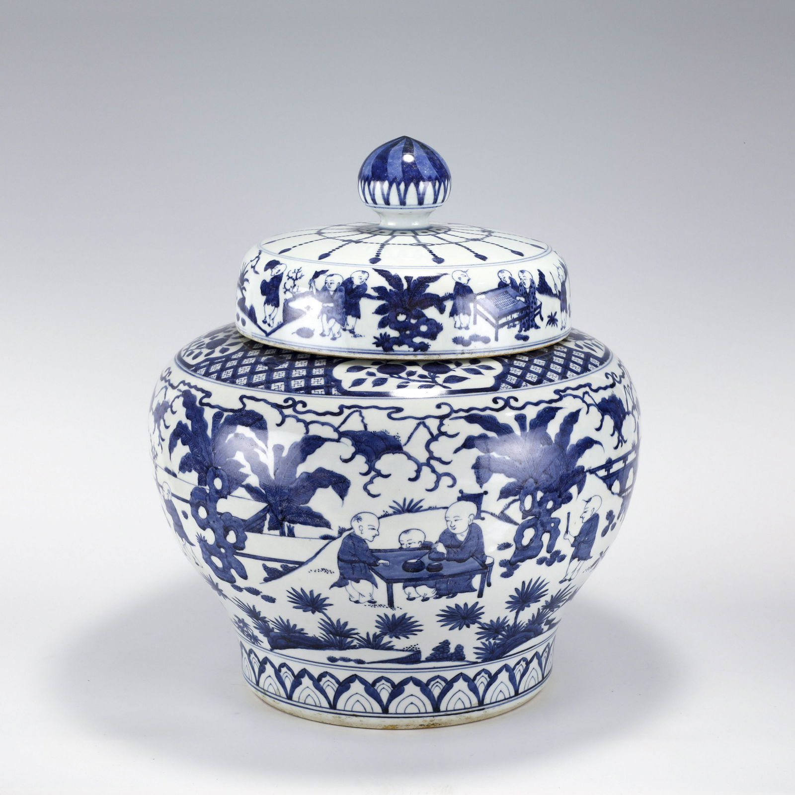 MING JIAJING BLUE & WHITE LIDDED JAR (1 of 10)