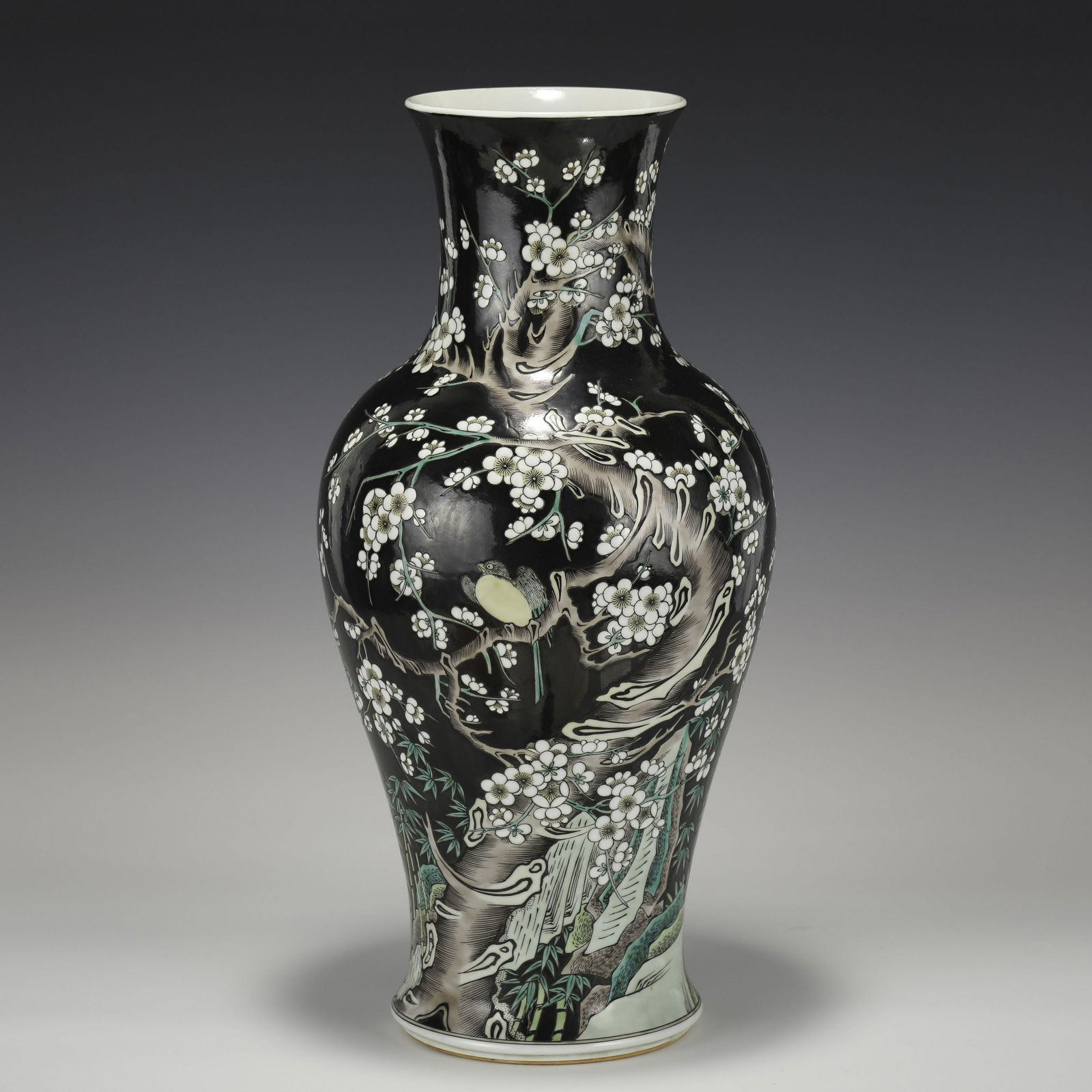 QING KANGXI WUCAI BOTTLE VASE (1 of 9)