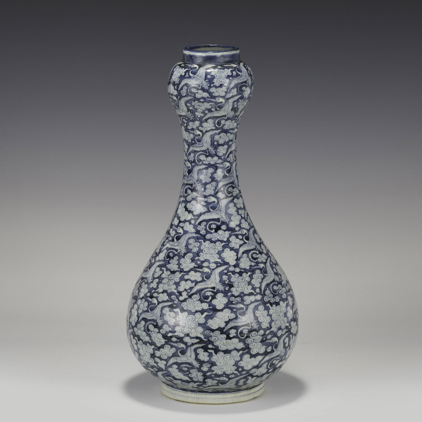MING FAMILLE ROSE BLUE & WHITE GARLIC BOTTLE (1 of 10)