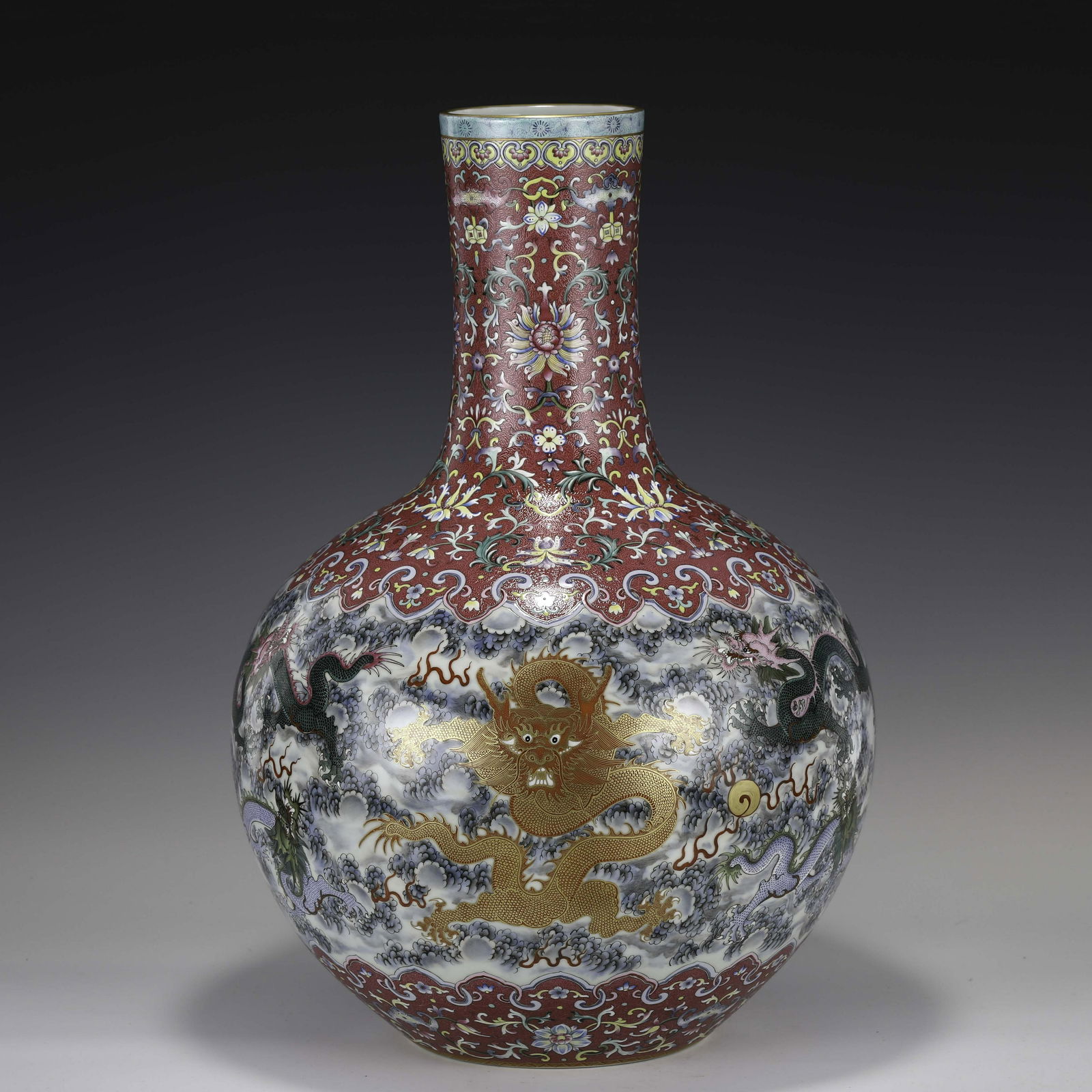 QING QIANLONG FAMILLE ROSE LARGE DRAGON BOTTLE (1 of 10)