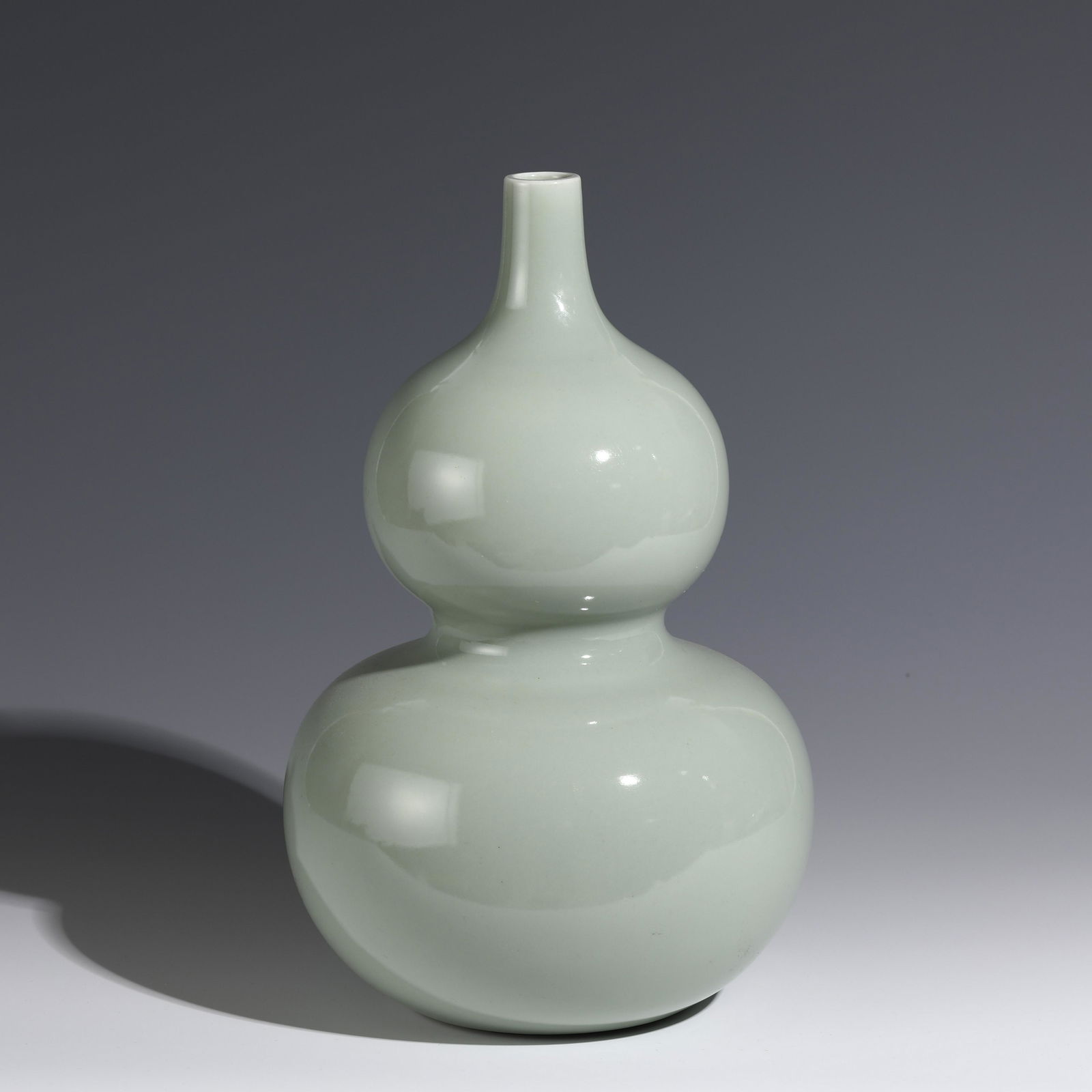 QING QIANLONG DOUQING GLAZED GOURD BOTTLE (1 of 8)
