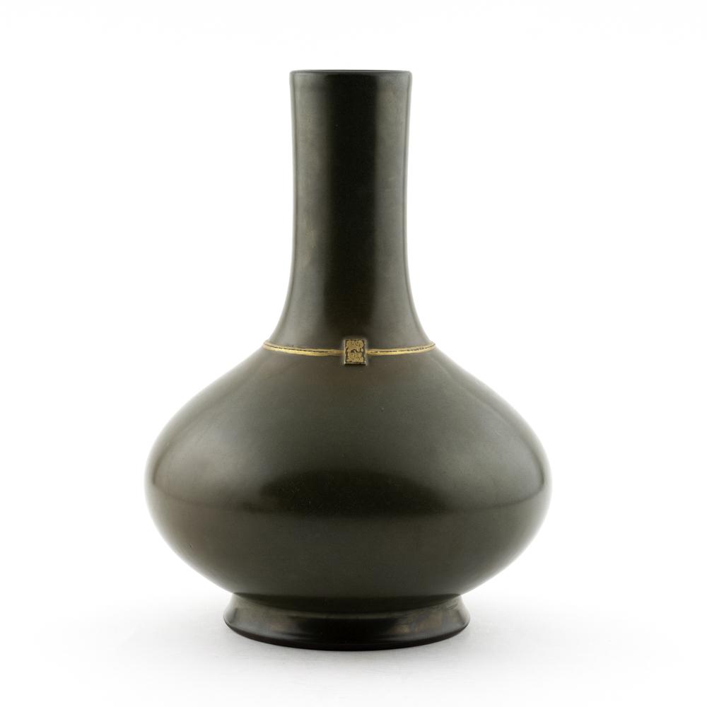 QIANLONG TEA DUST GLAZED RINGED NECK REWARD VASE (1 of 11)