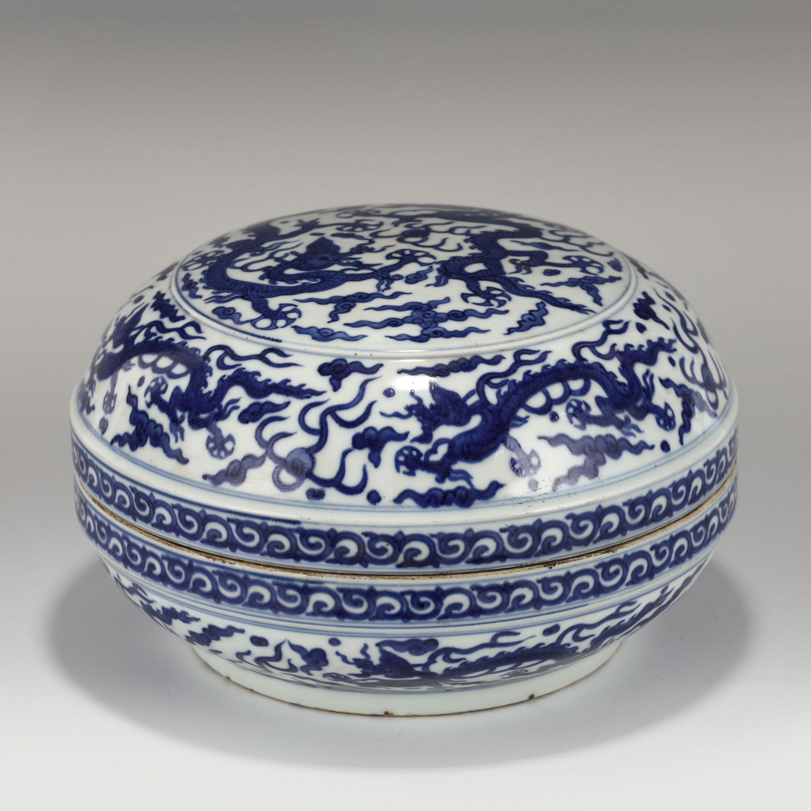JIAJING BLUE & WHITE DRAGON PORCELAIN ROUND BOX (1 of 10)