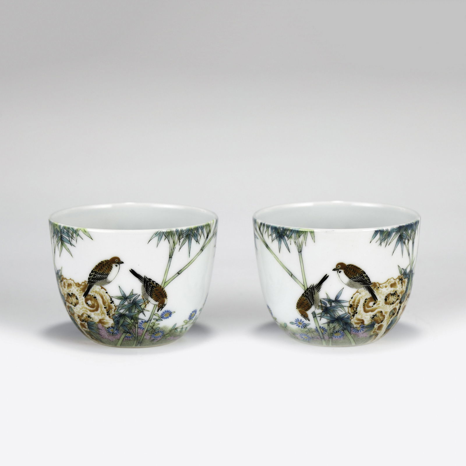 A PAIR OF YONGZHENG ENAMEL BOWLS (1 of 10)