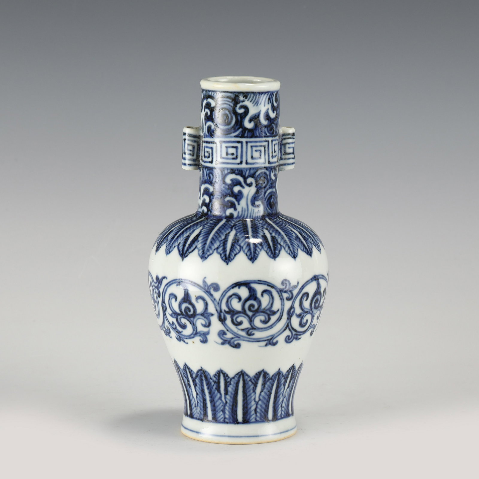 MING XUANDE BLUE & WHITE AMPHORA VASE (1 of 9)