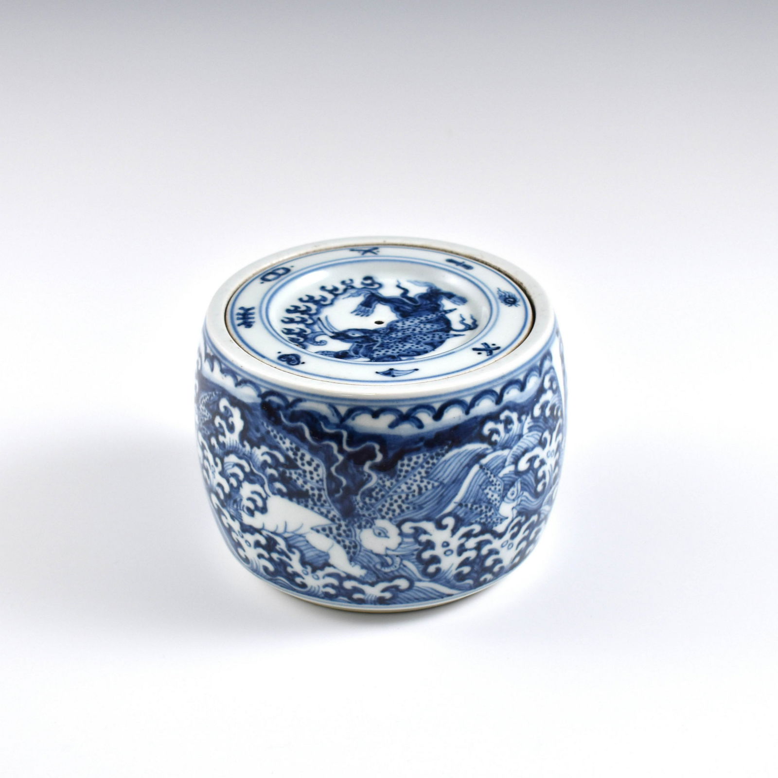 MING XUANDE BLUE & WHITE MYTHICAL BEAST BARREL BOX (1 of 8)