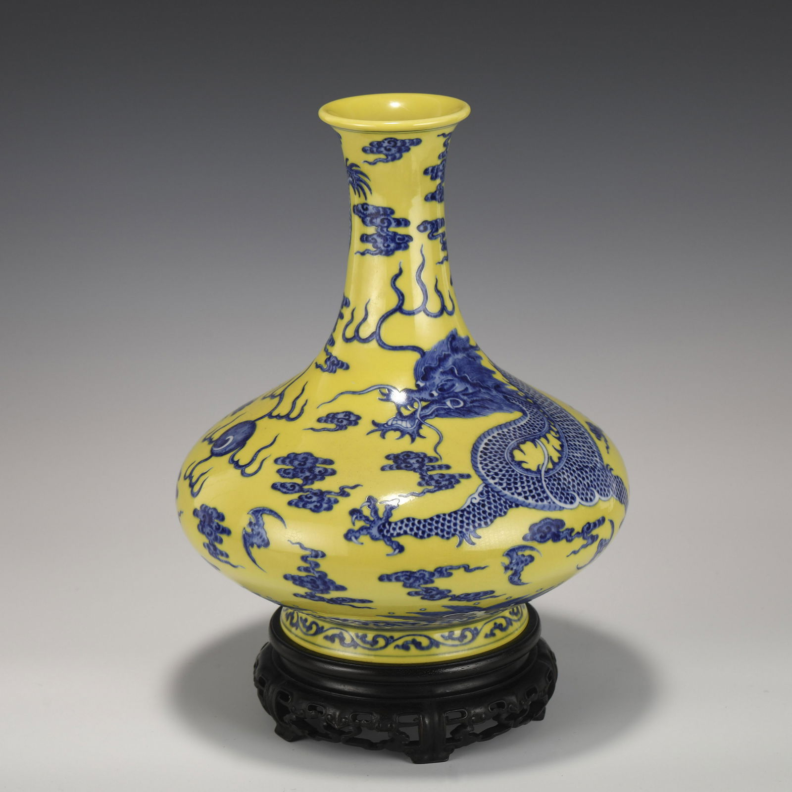 QING QIANLONG YELLOW GLAZED BLUE & WHITE DRAGON VASE (1 of 11)