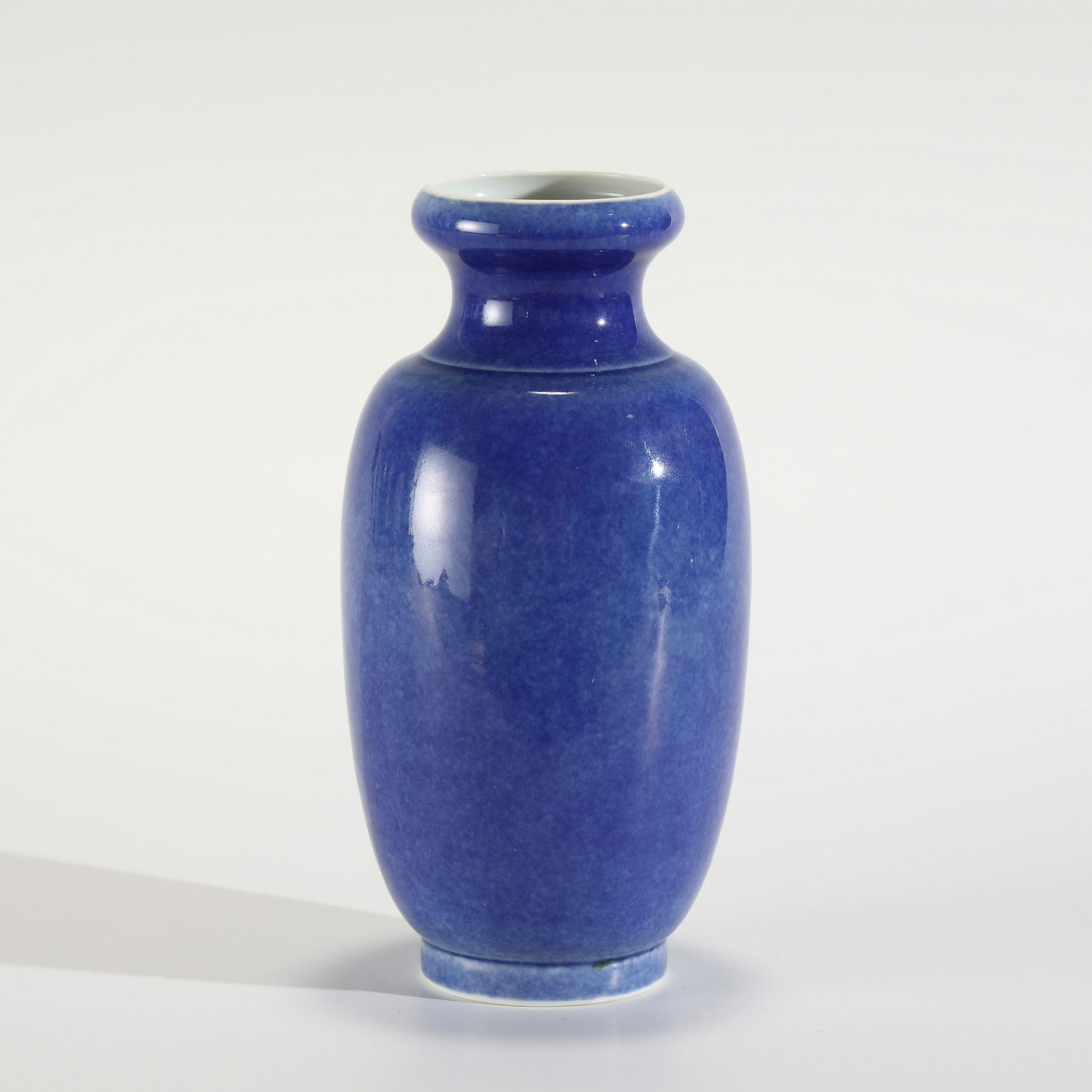 QING QIANLONG SNOWFLAKE BLUE BOTTLE VASE (1 of 10)